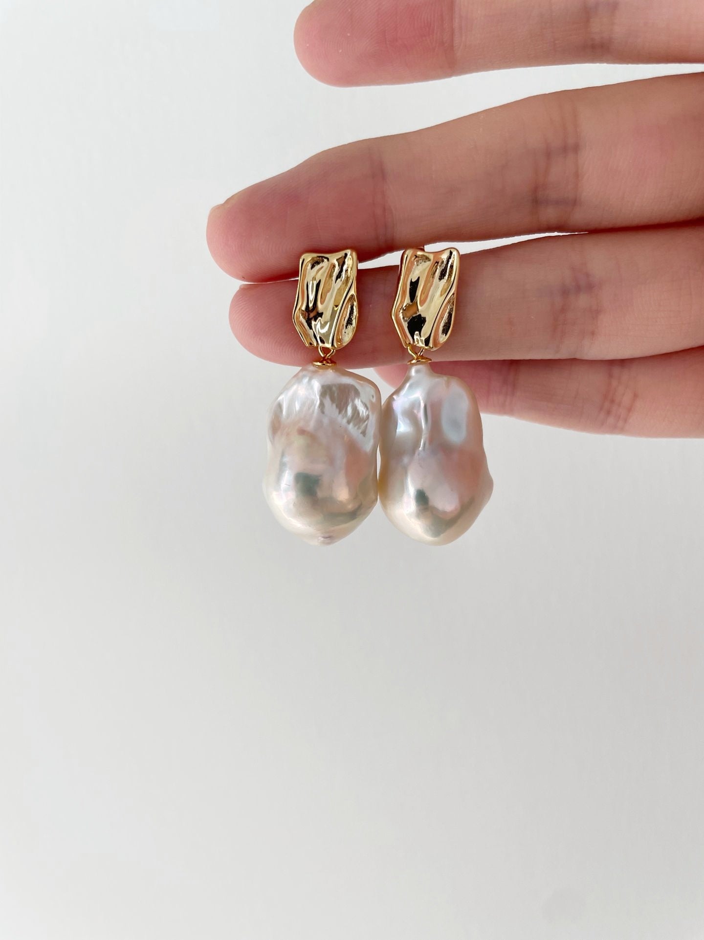 Orecchini con perle barocche e oro placcato