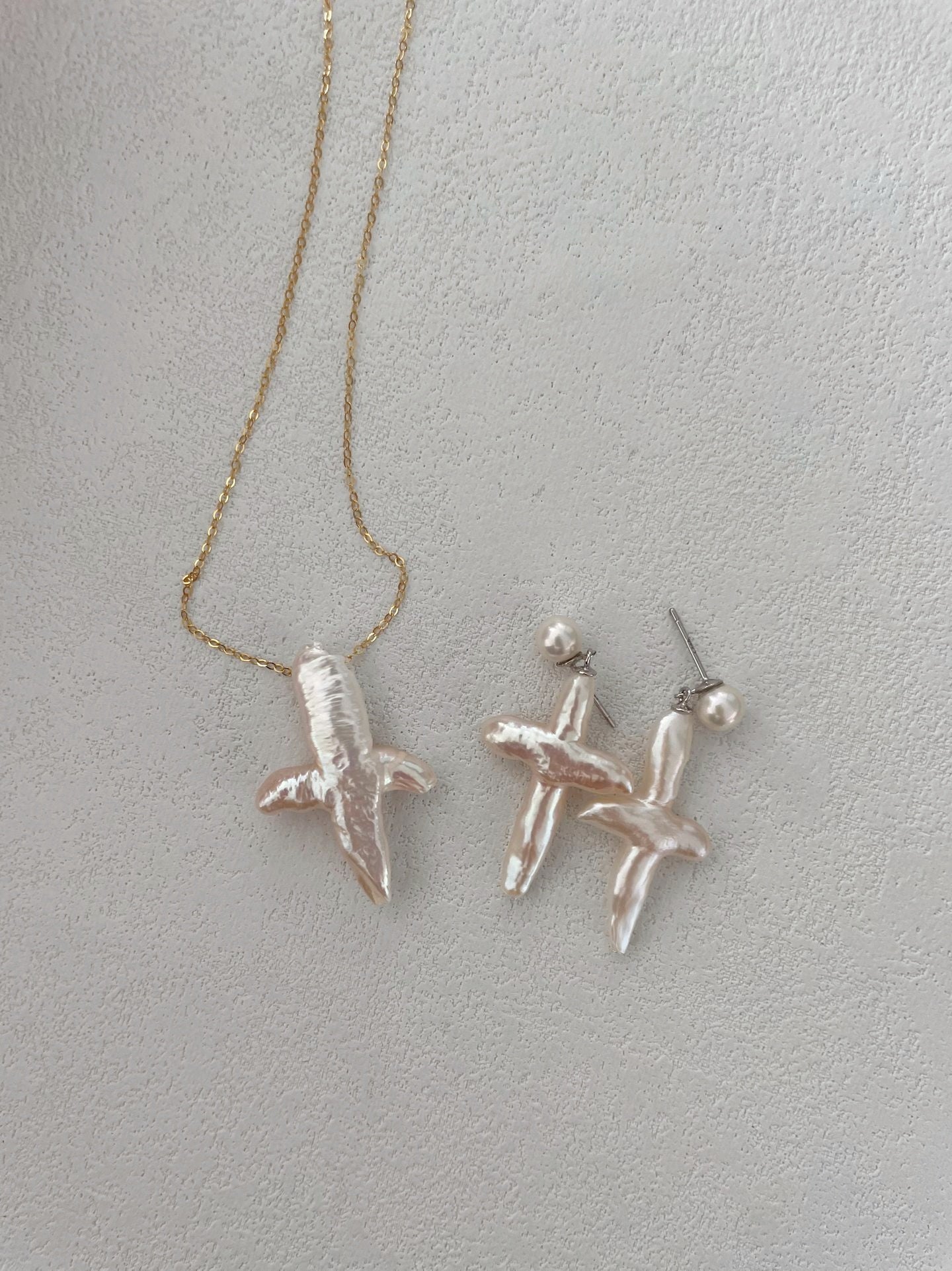 Orecchini con perle barocche croce