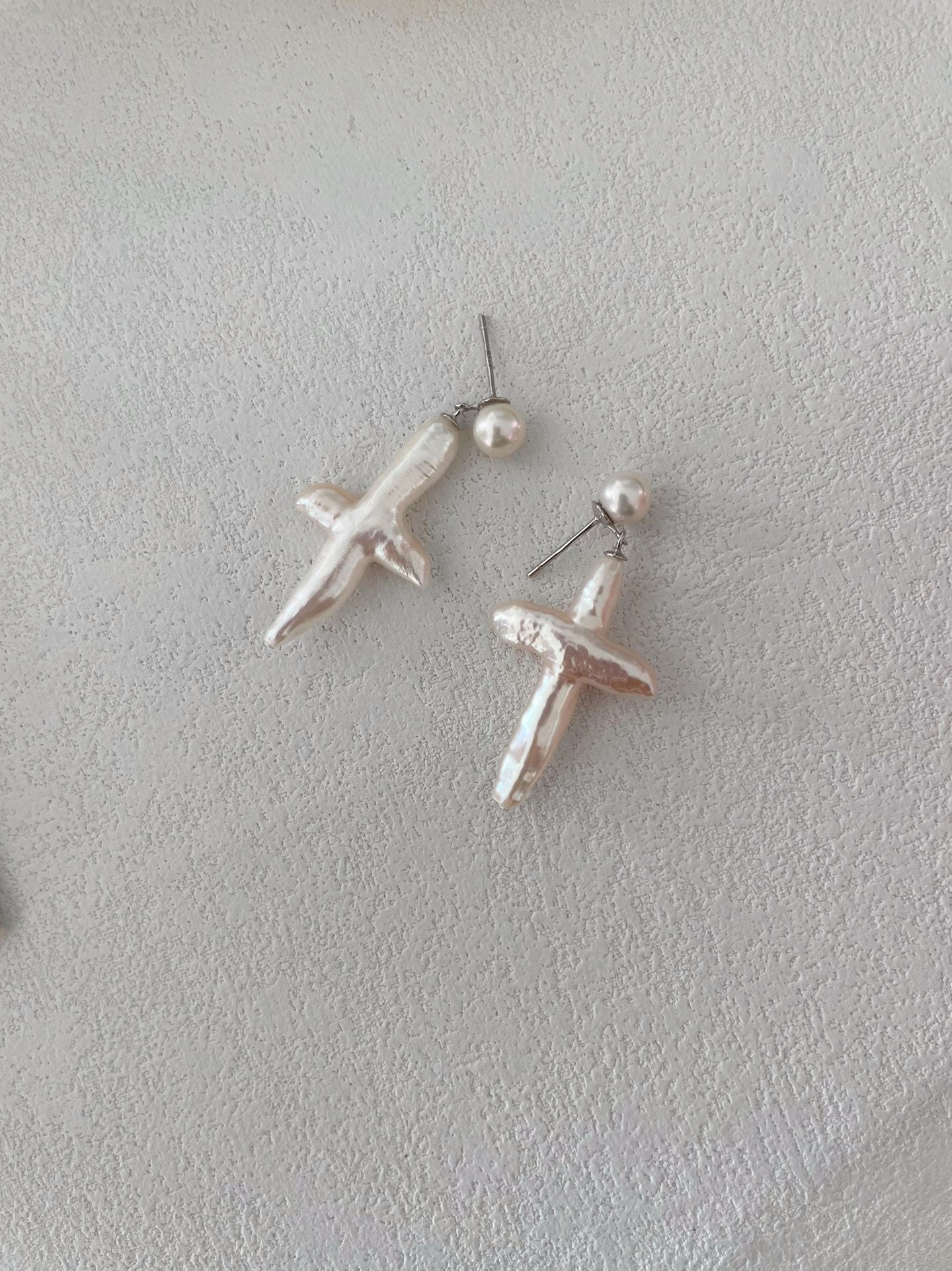 Orecchini con perle barocche croce