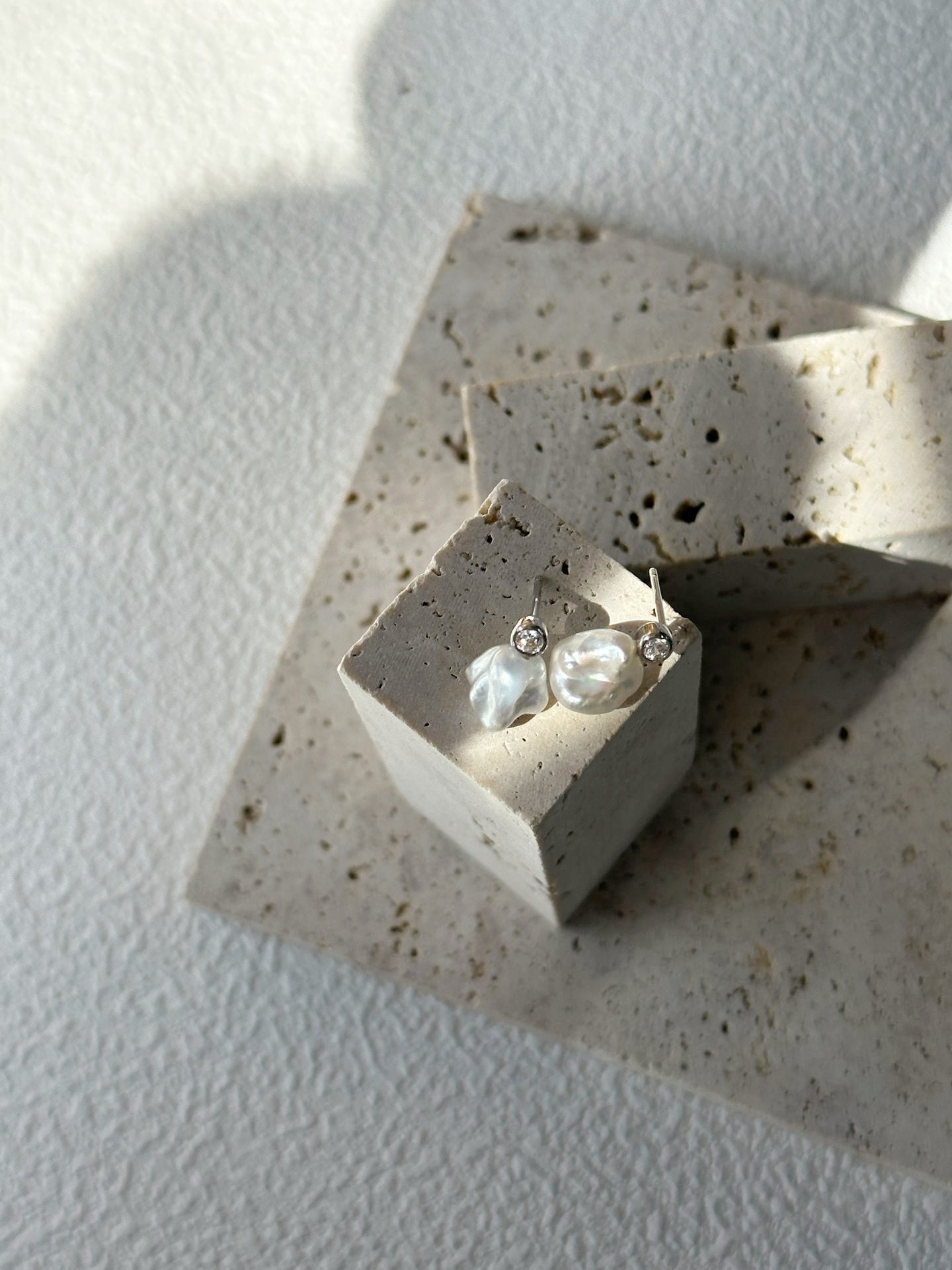 Earrings with Keshi sea pearls and diamonds
