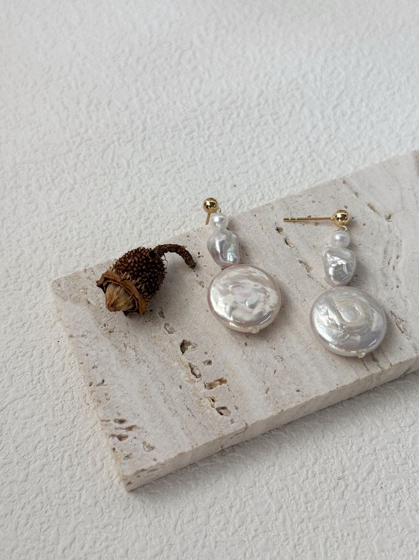 Drop pearl earrings