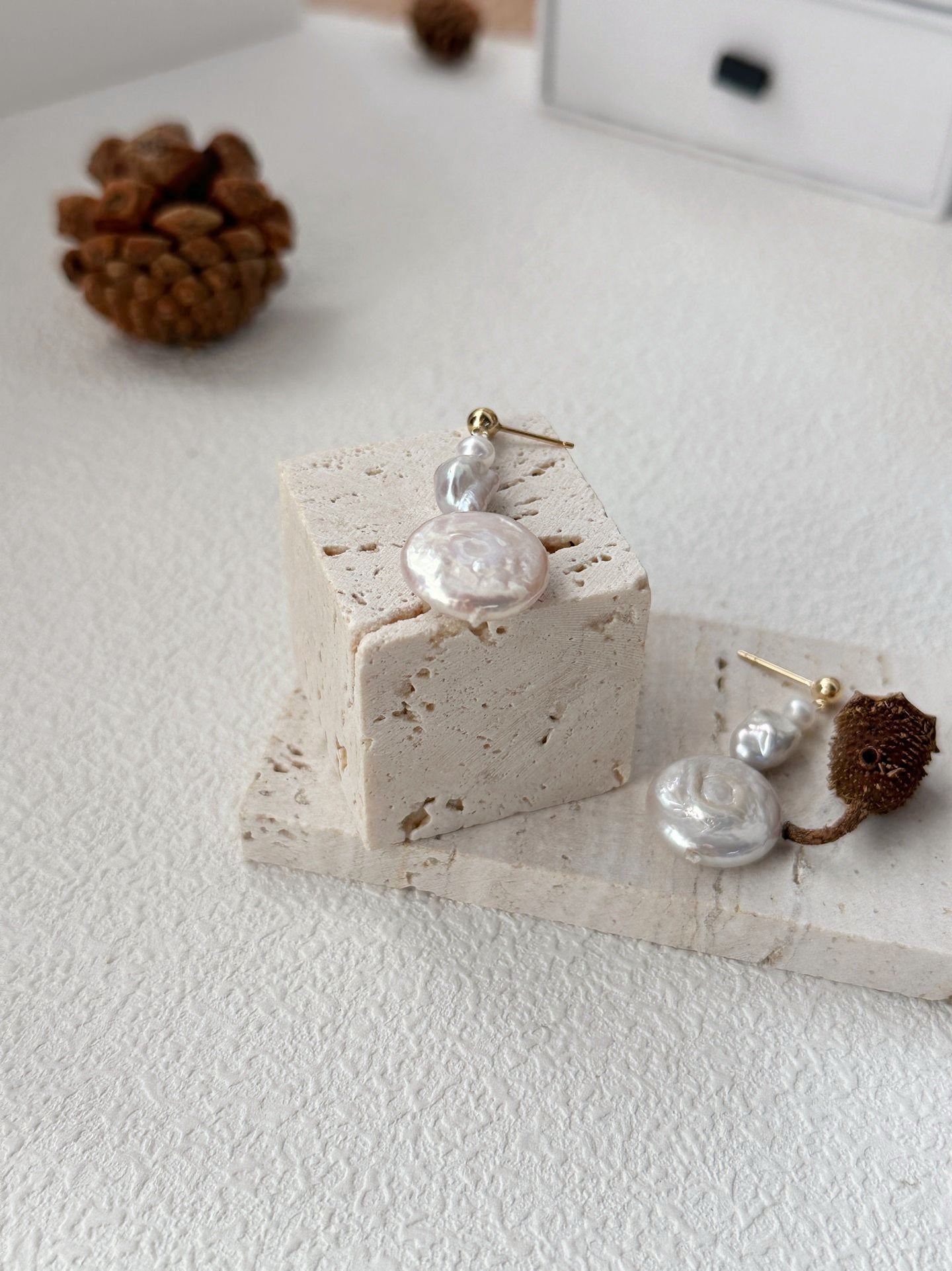 Drop pearl earrings