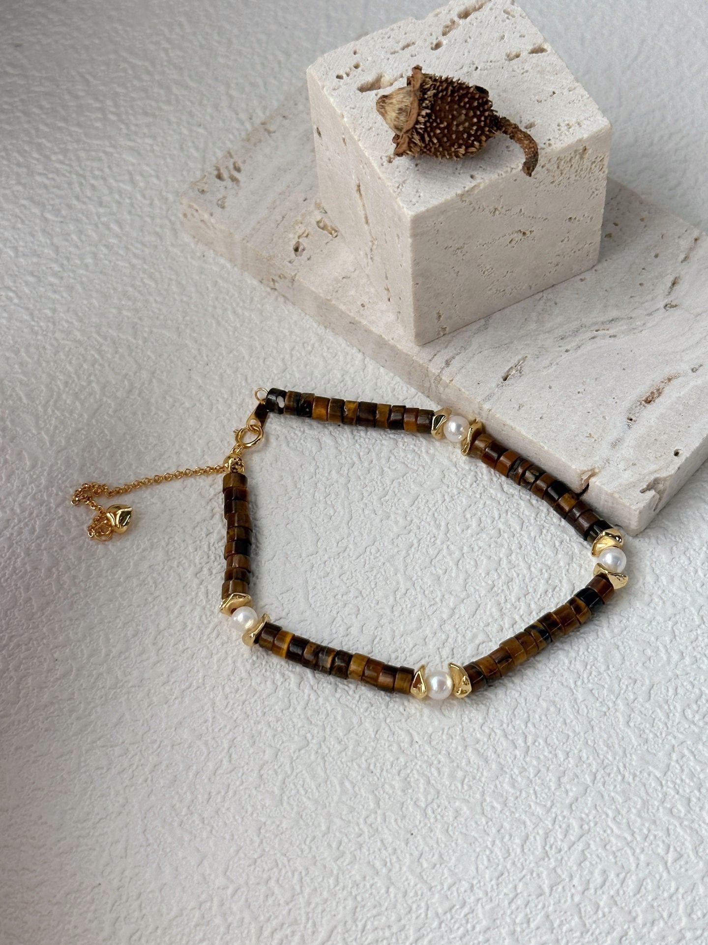 Bracelet with caramel tiger's eye stone