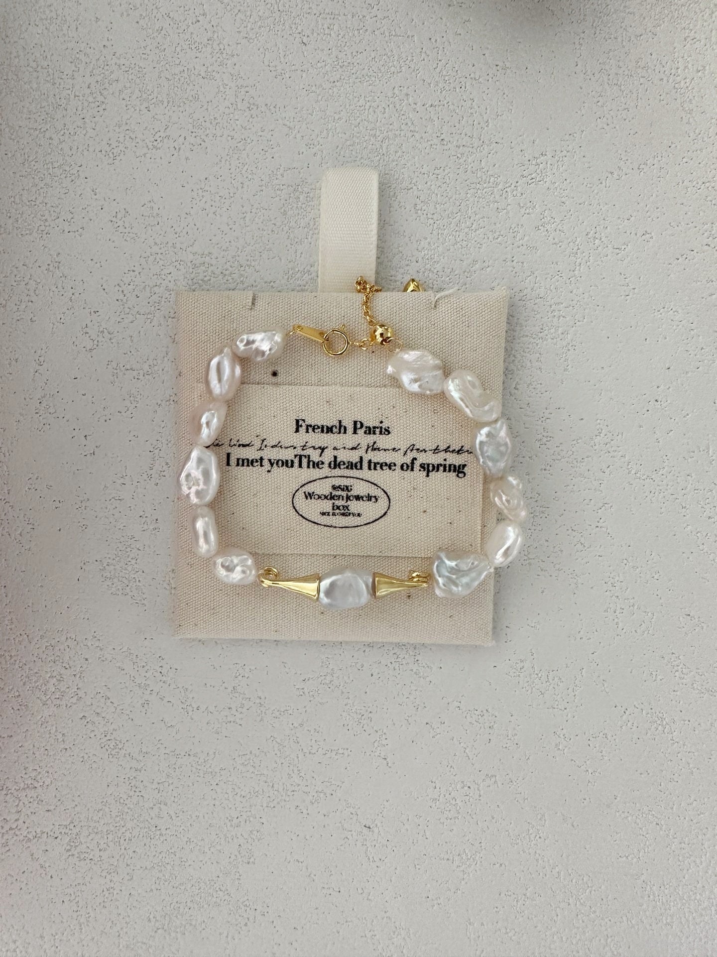 Bracciale con perle barocche bianche