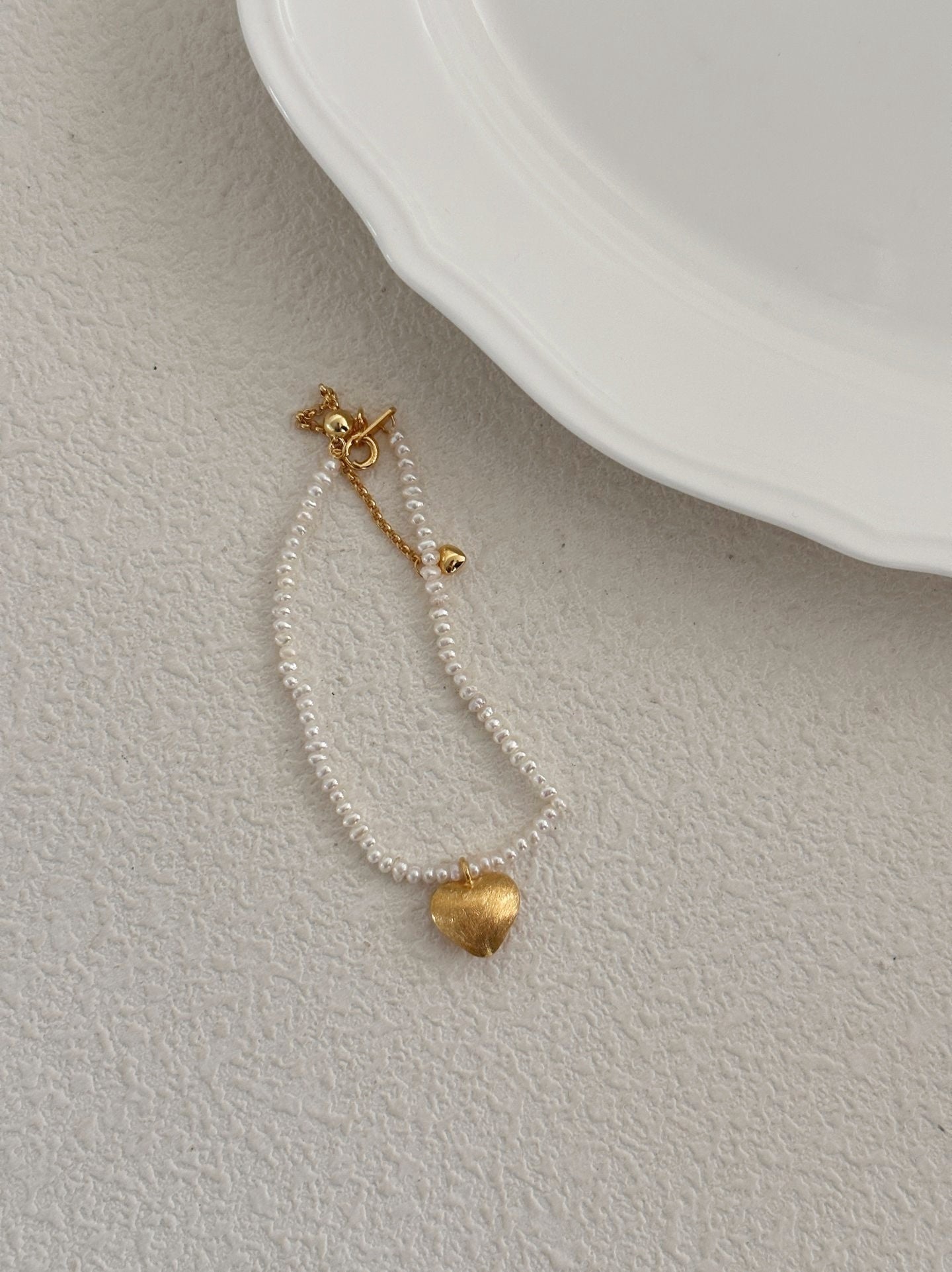 Bracciale sottile con cuore d'oro