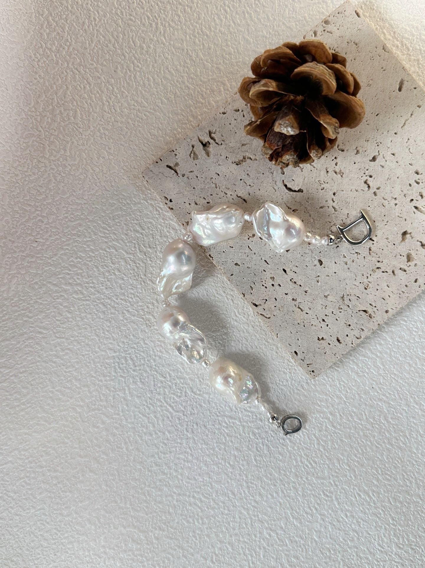 Bracciale con perle barocche bianche grande