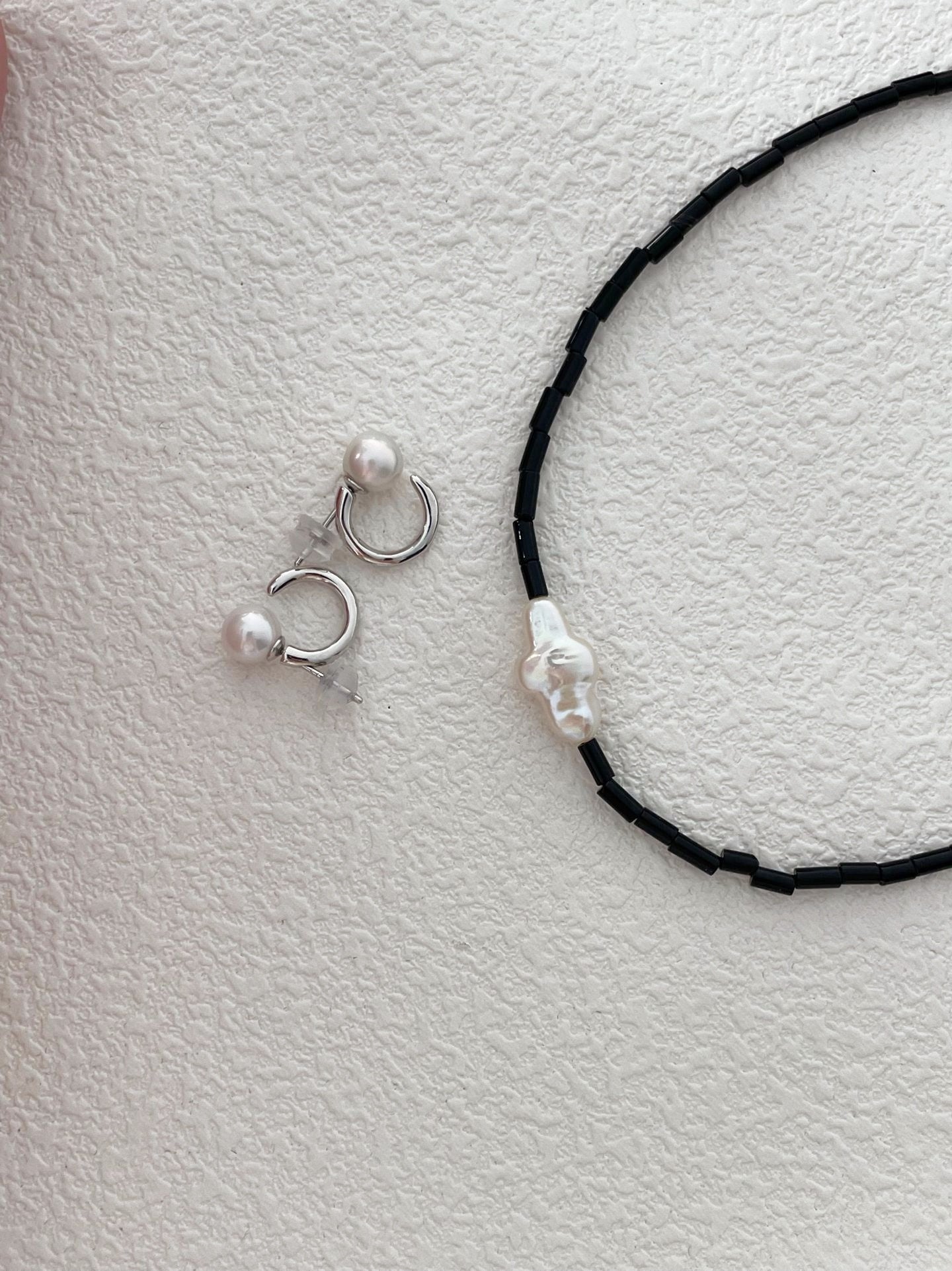 Choker with baroque cross