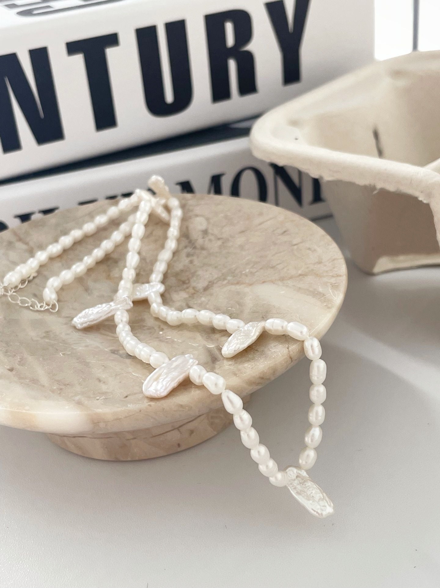 Collana con perle barocche in stile pizzo