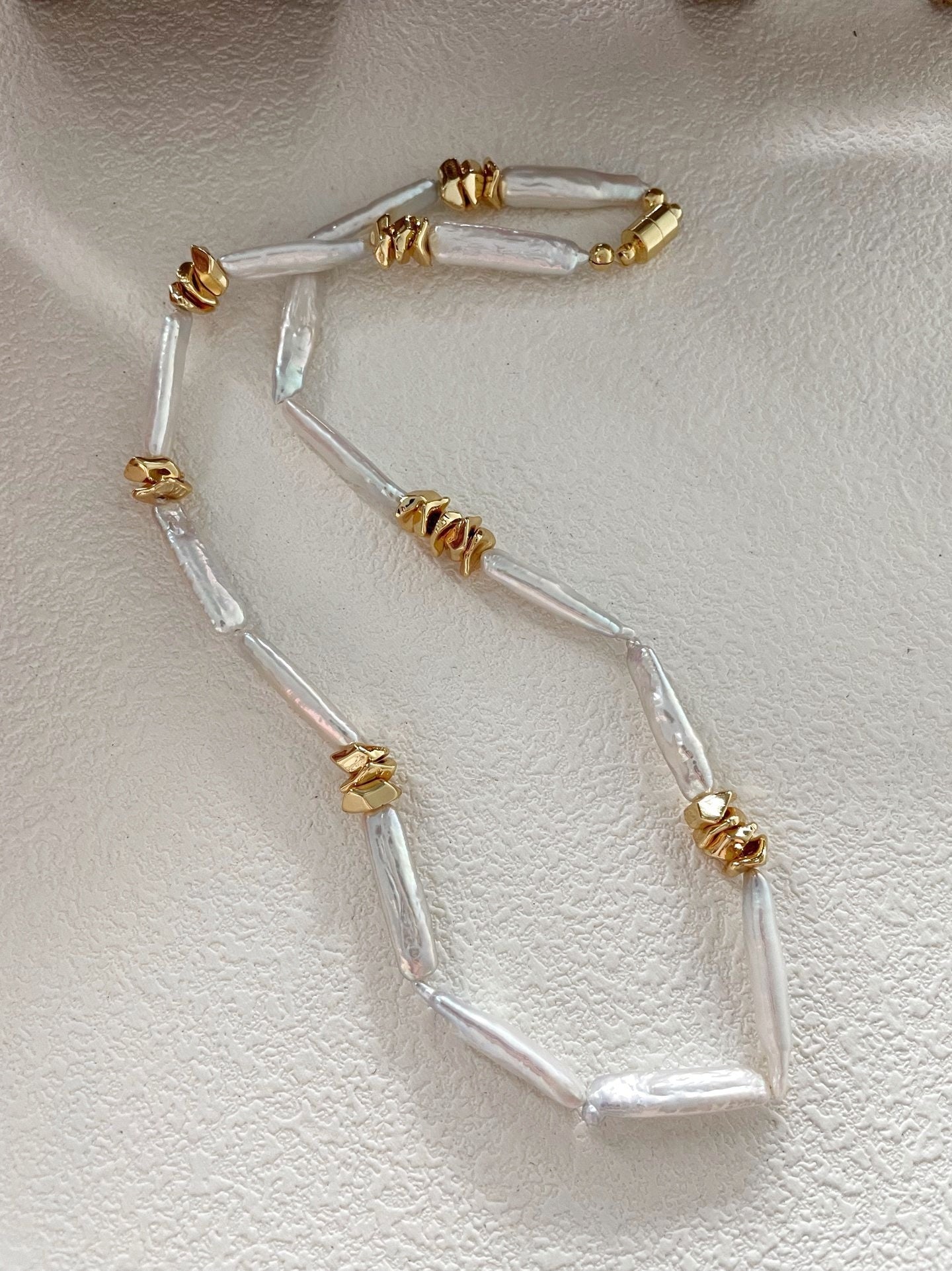 Collana con perle barocche e oro