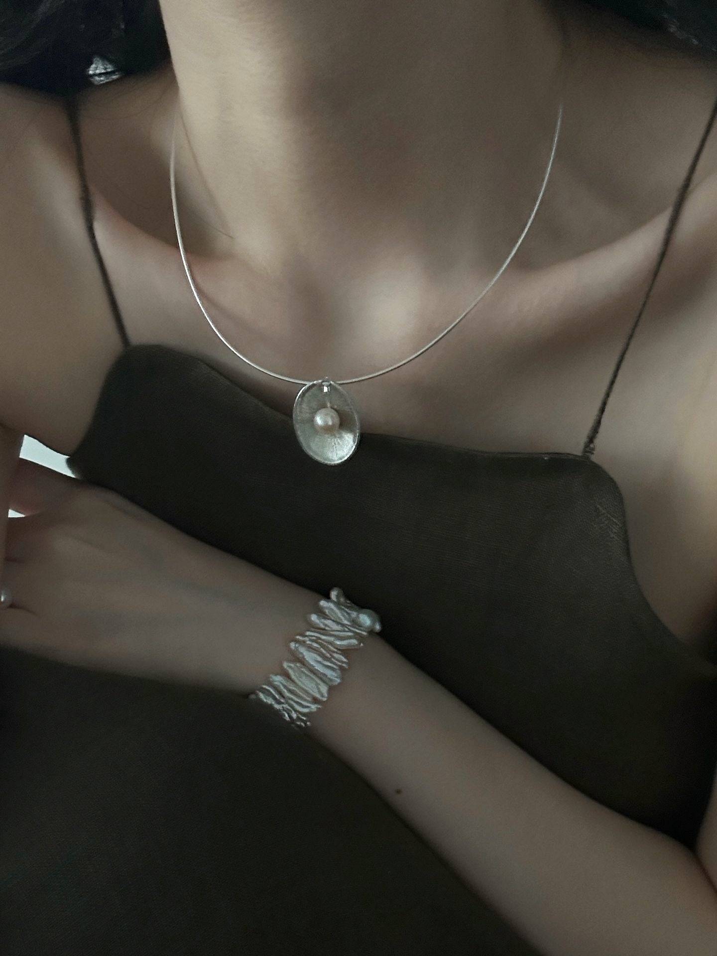 Girocollo in argento con perla forma di conchiglia