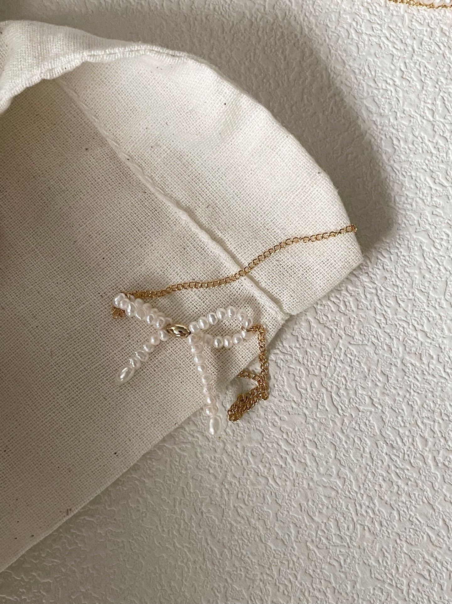 Girocollo in oro 14k con fiocco