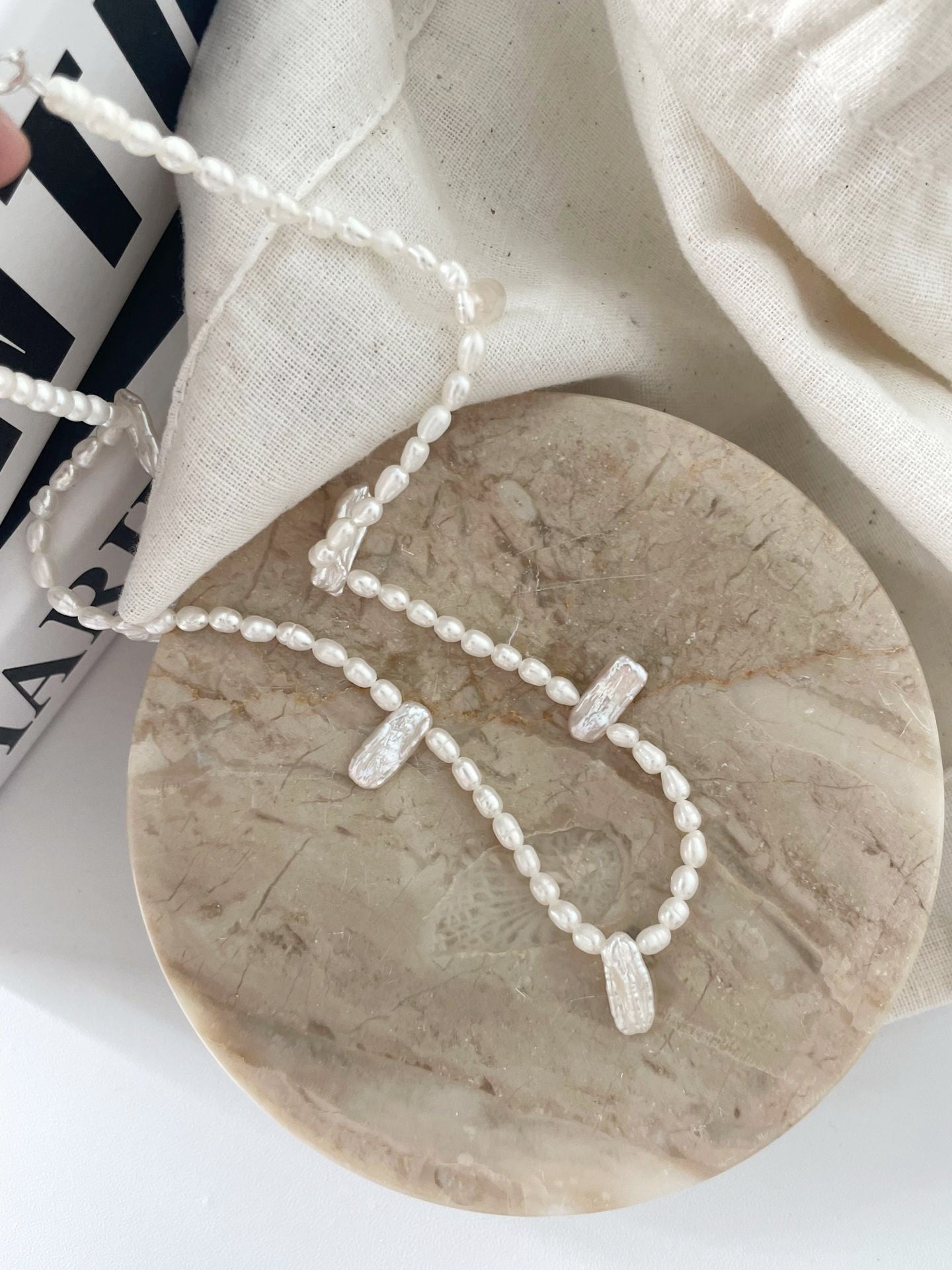 Collana con perle barocche in stile pizzo