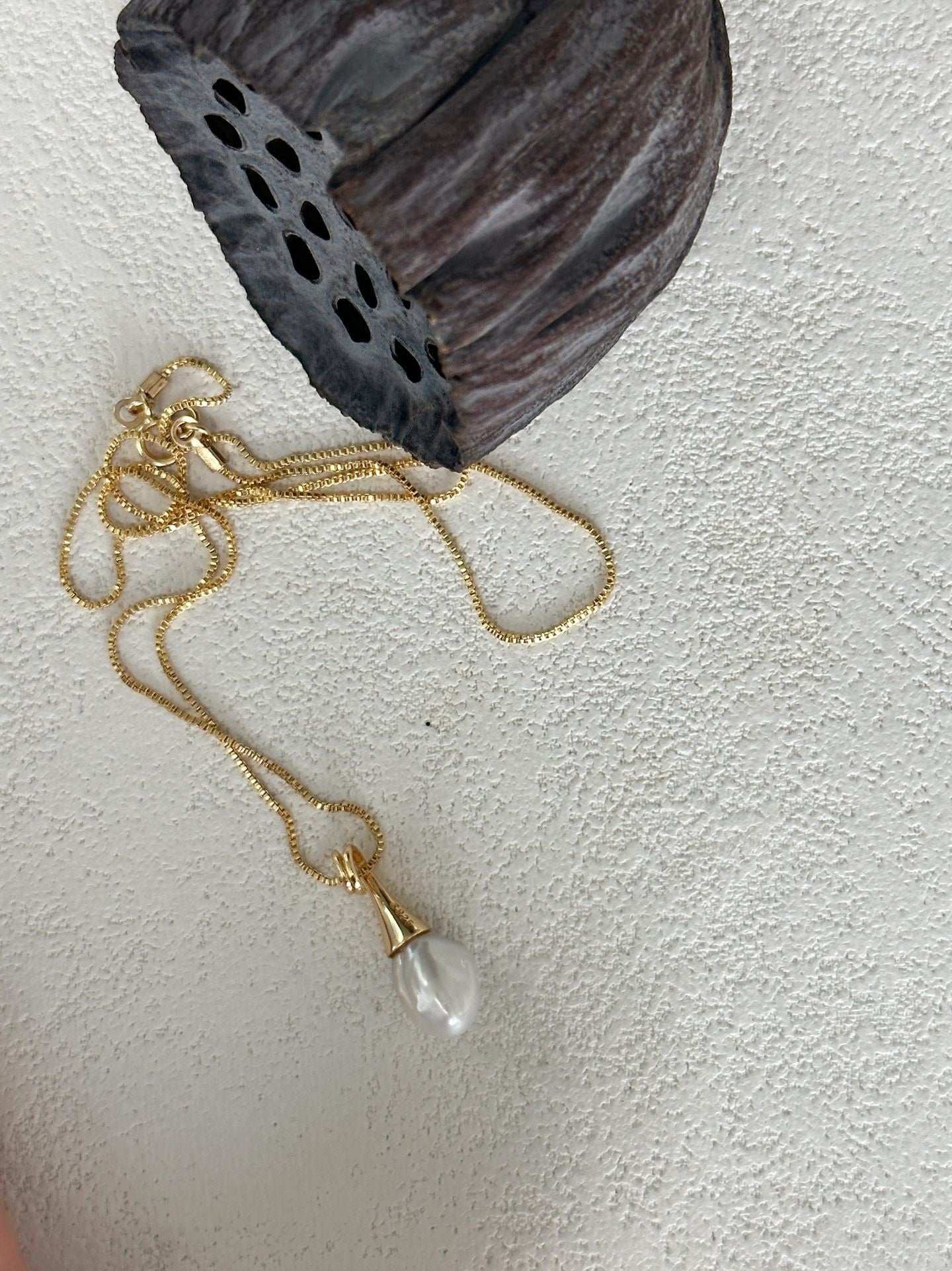 Collana in oro 14k con perla goccia