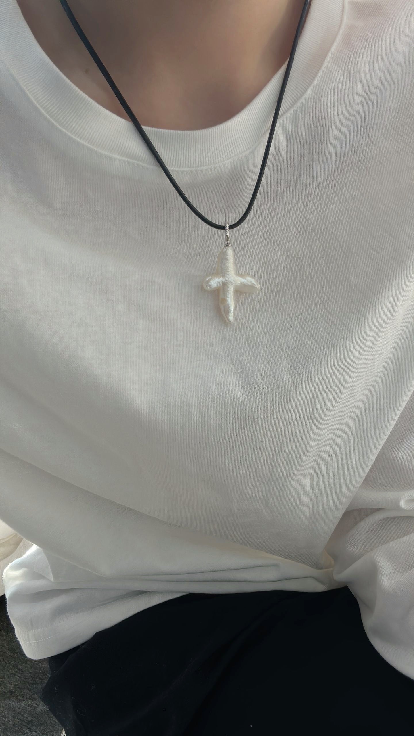 Croce su corda di pelle