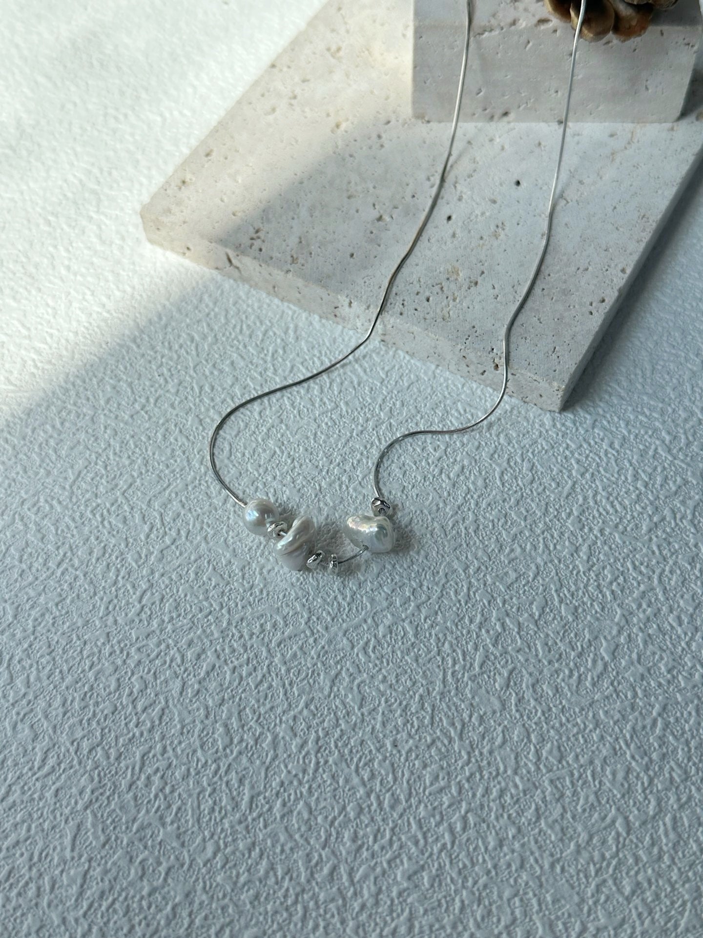 Collier regolabile in argento con perle di mare Keshi