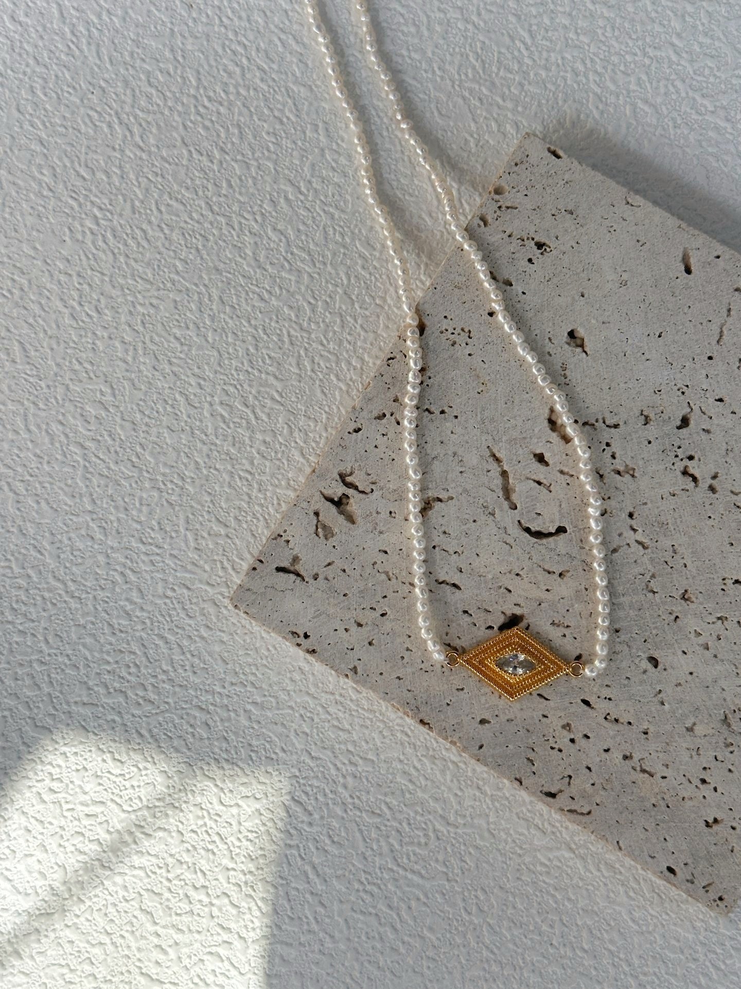 Collana di perle con occhio greco