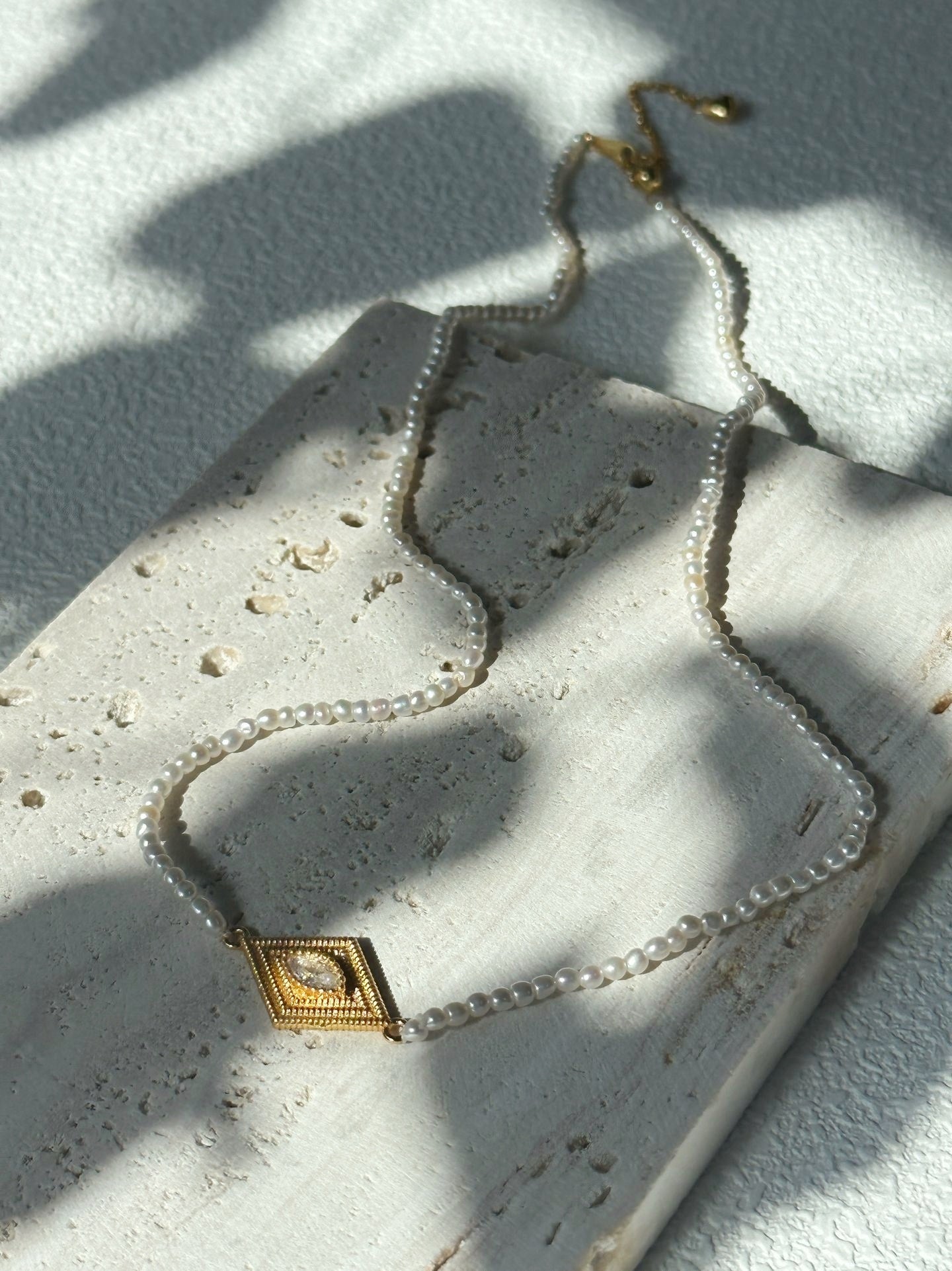 Collana di perle con occhio greco