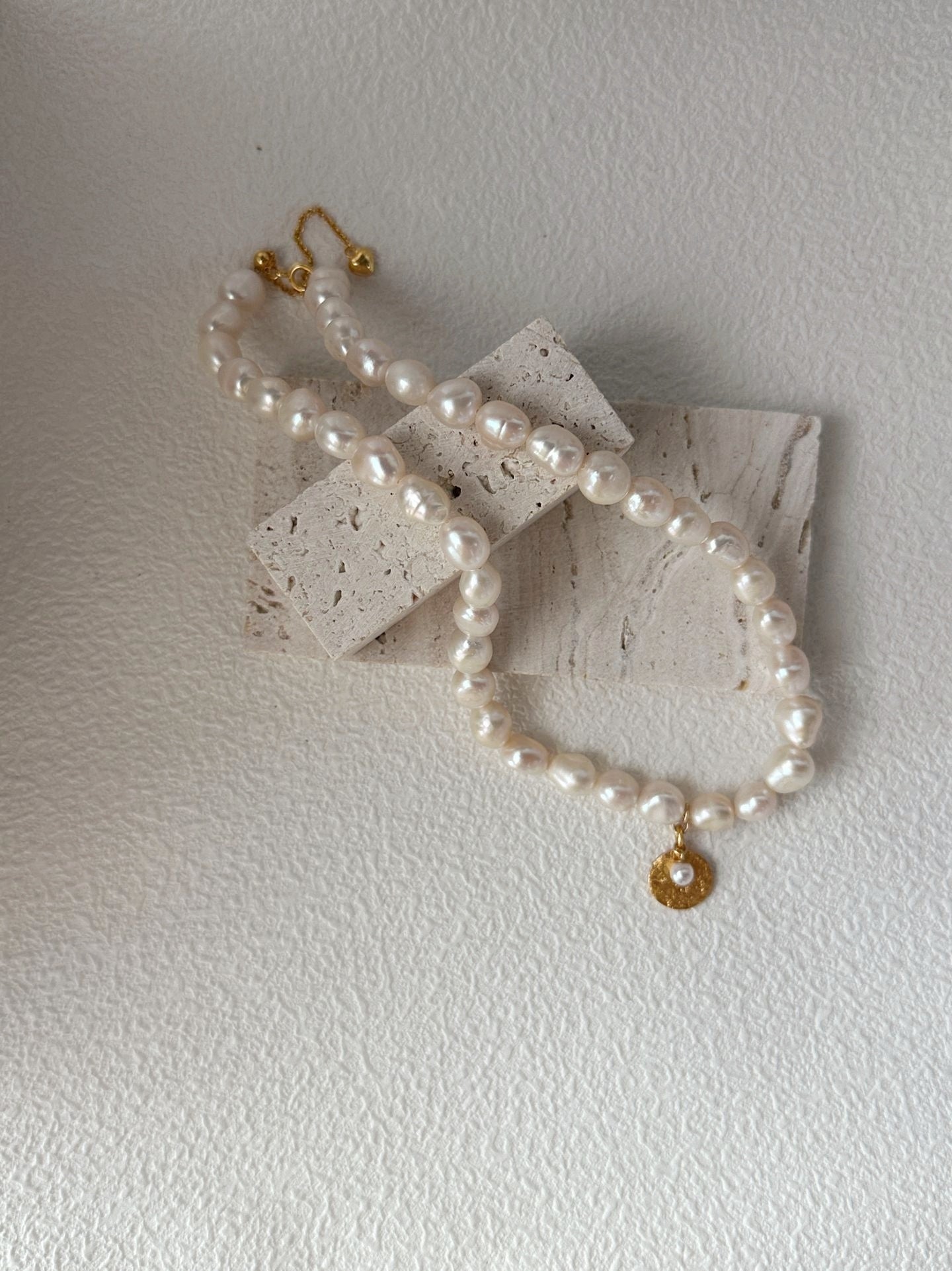 Collana baroccha con moneta oro placcato