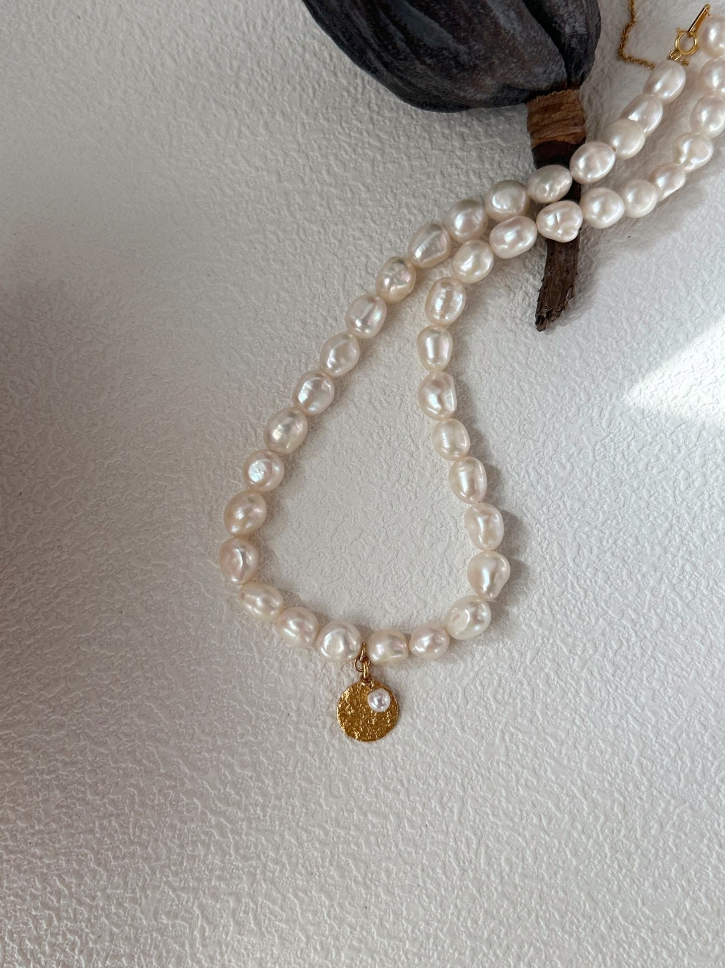 Collana baroccha con moneta oro placcato