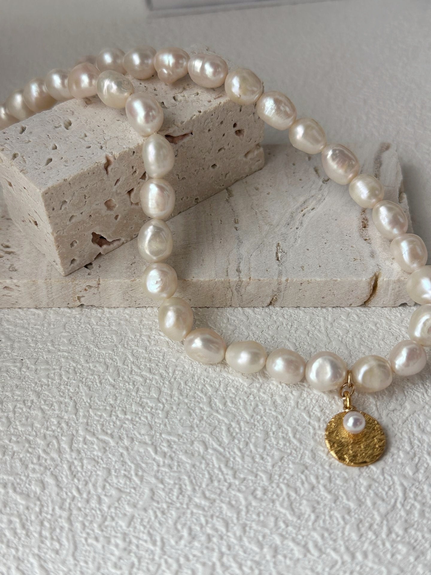 Collana baroccha con moneta oro placcato