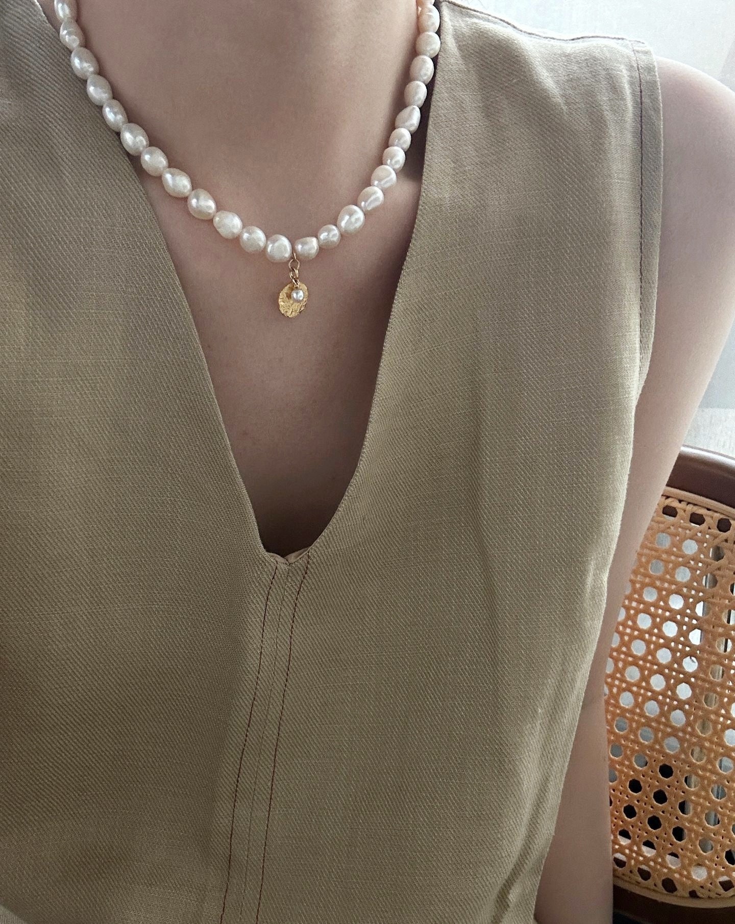 Collana baroccha con moneta oro placcato