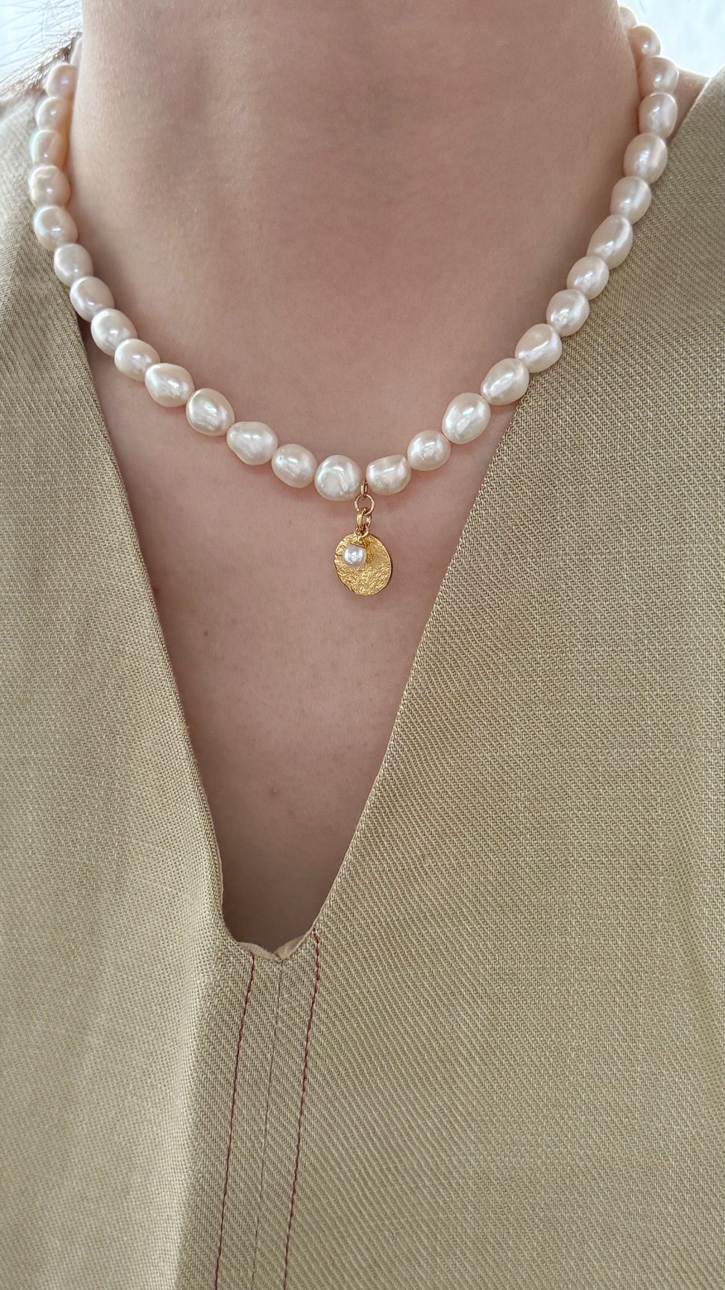 Collana baroccha con moneta oro placcato