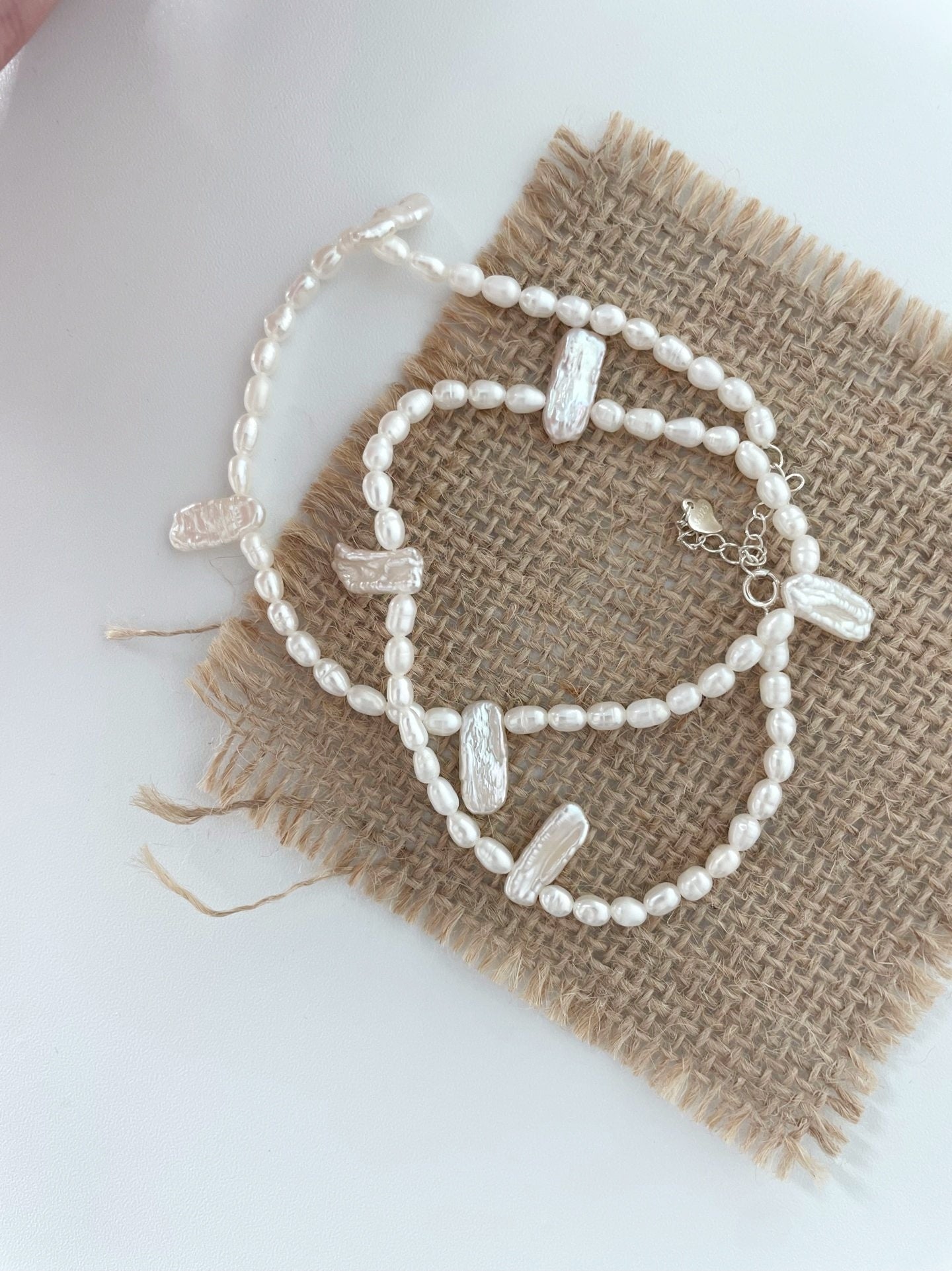 Collana con perle barocche in stile pizzo