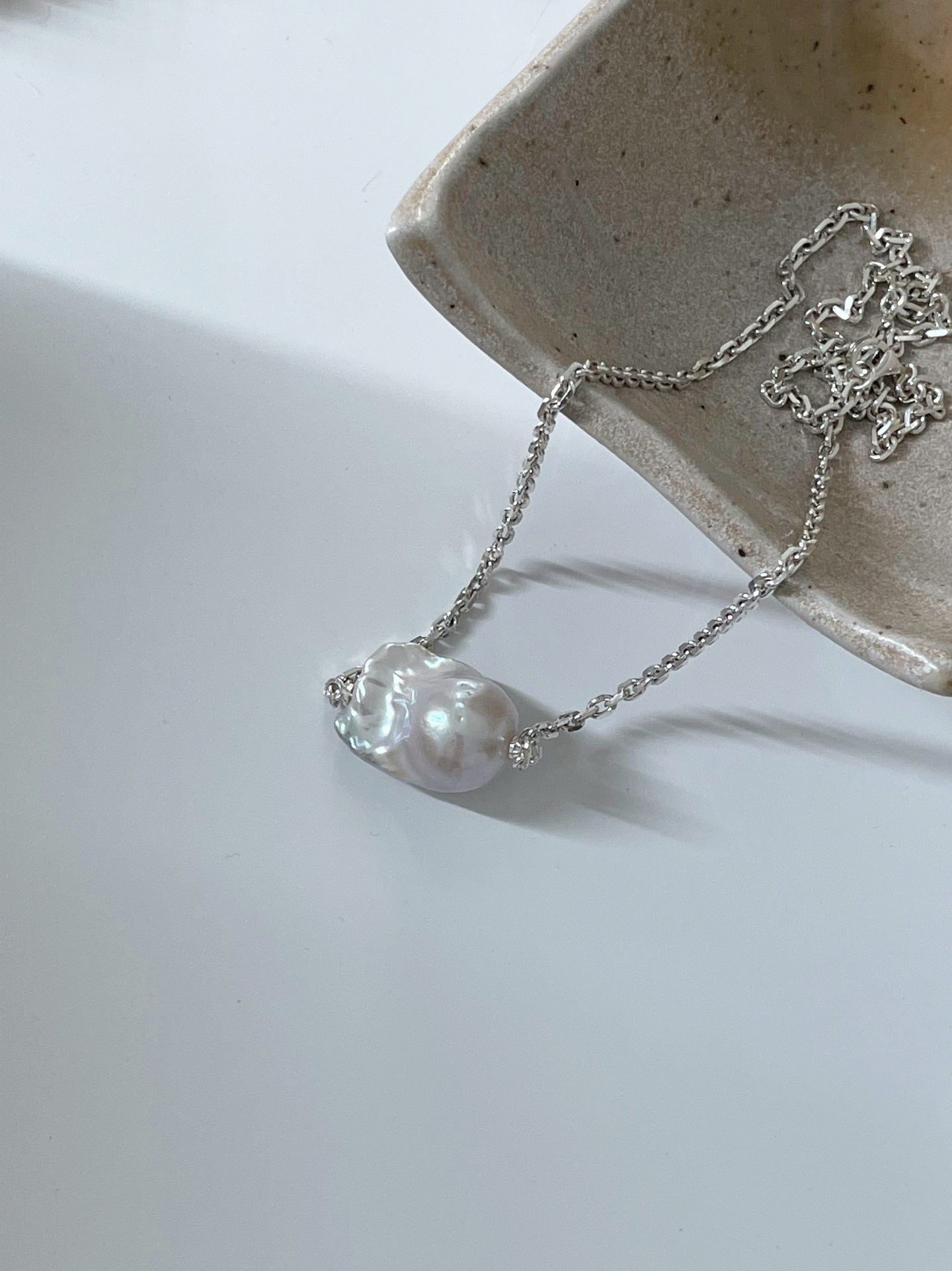 Collana in argento con perla barocca grande