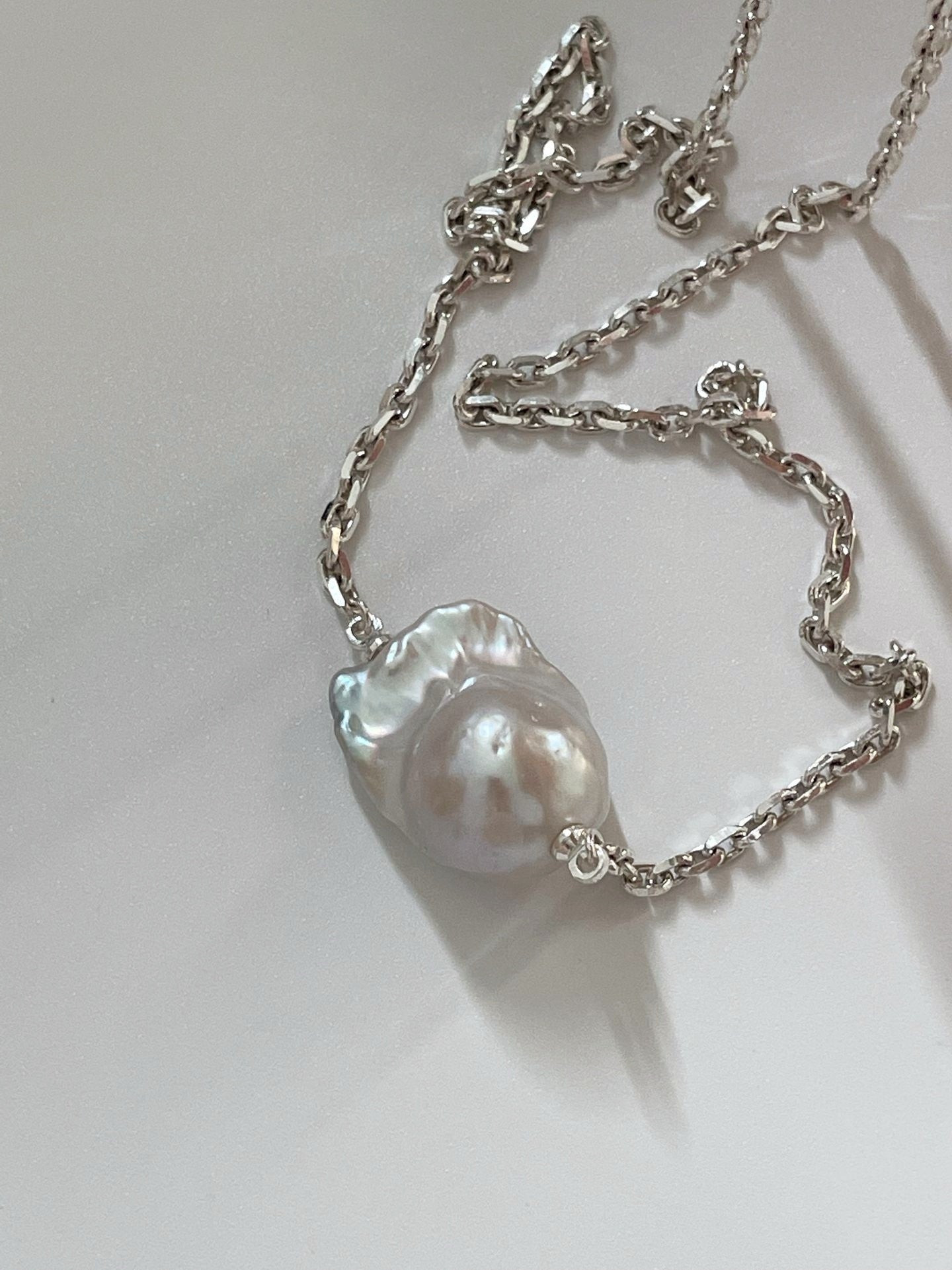 Collana in argento con perla barocca grande