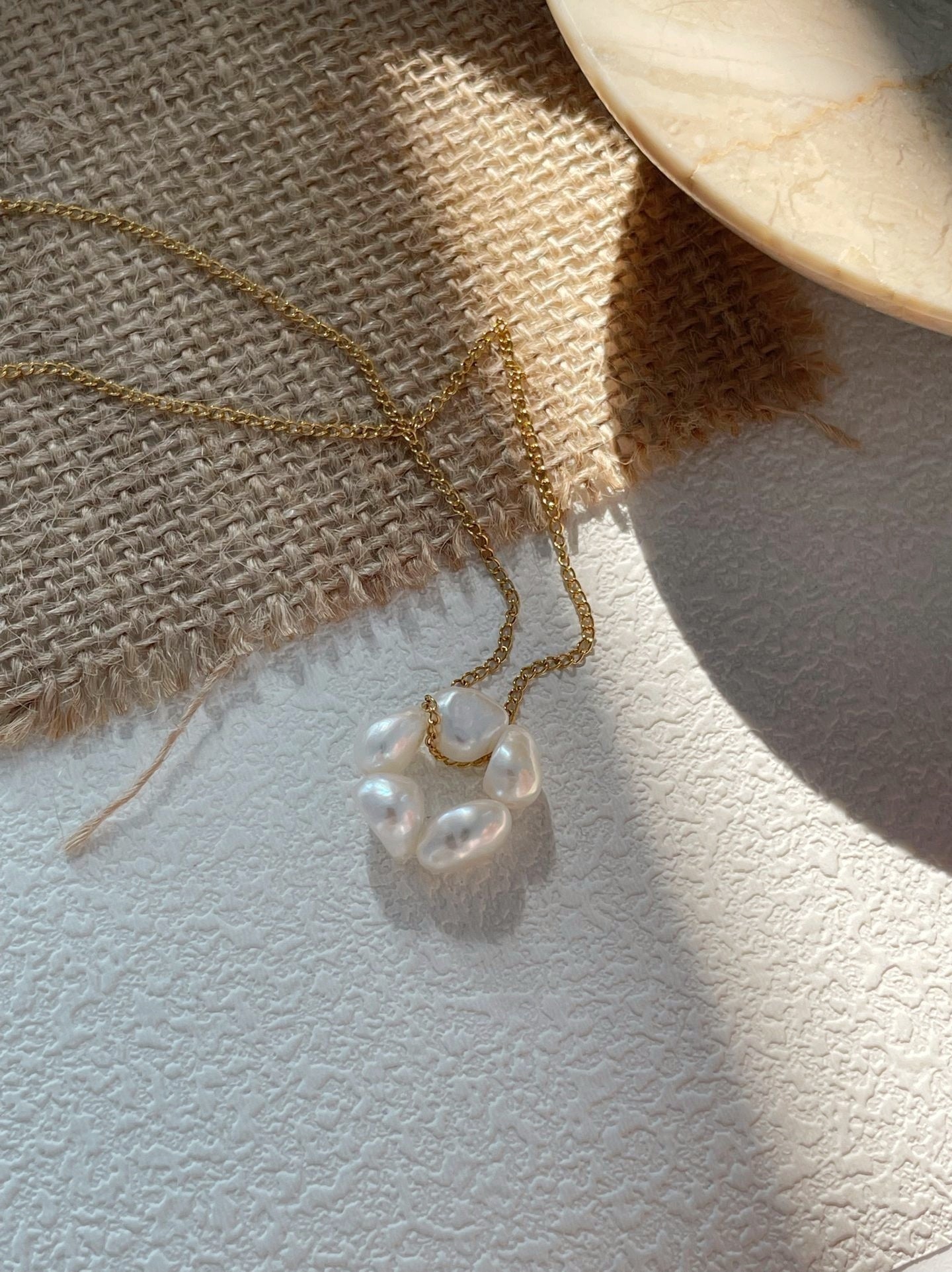 Collana barocca a forma di fiori