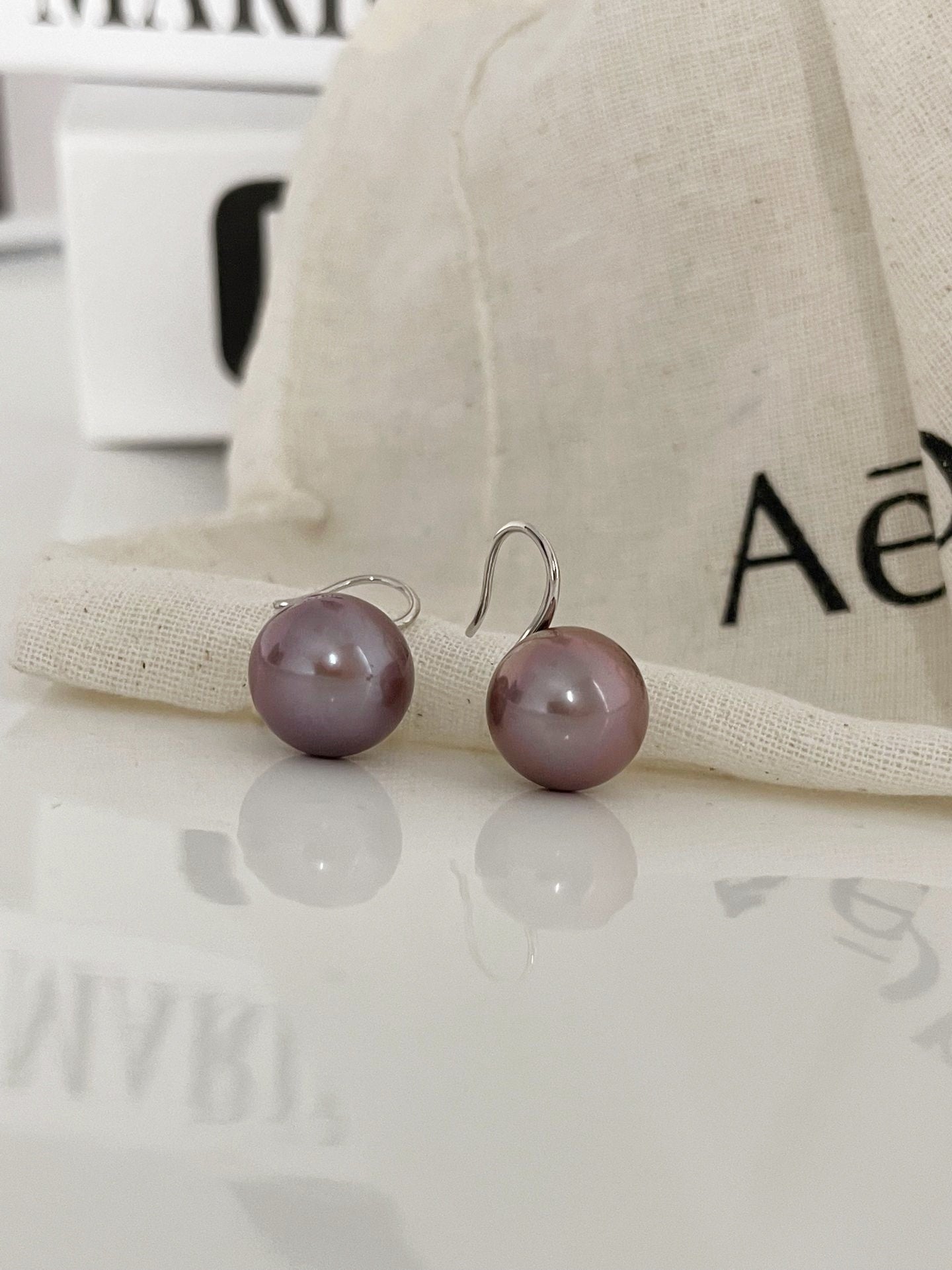 Orecchini in oro bianco e perle Edison di viola