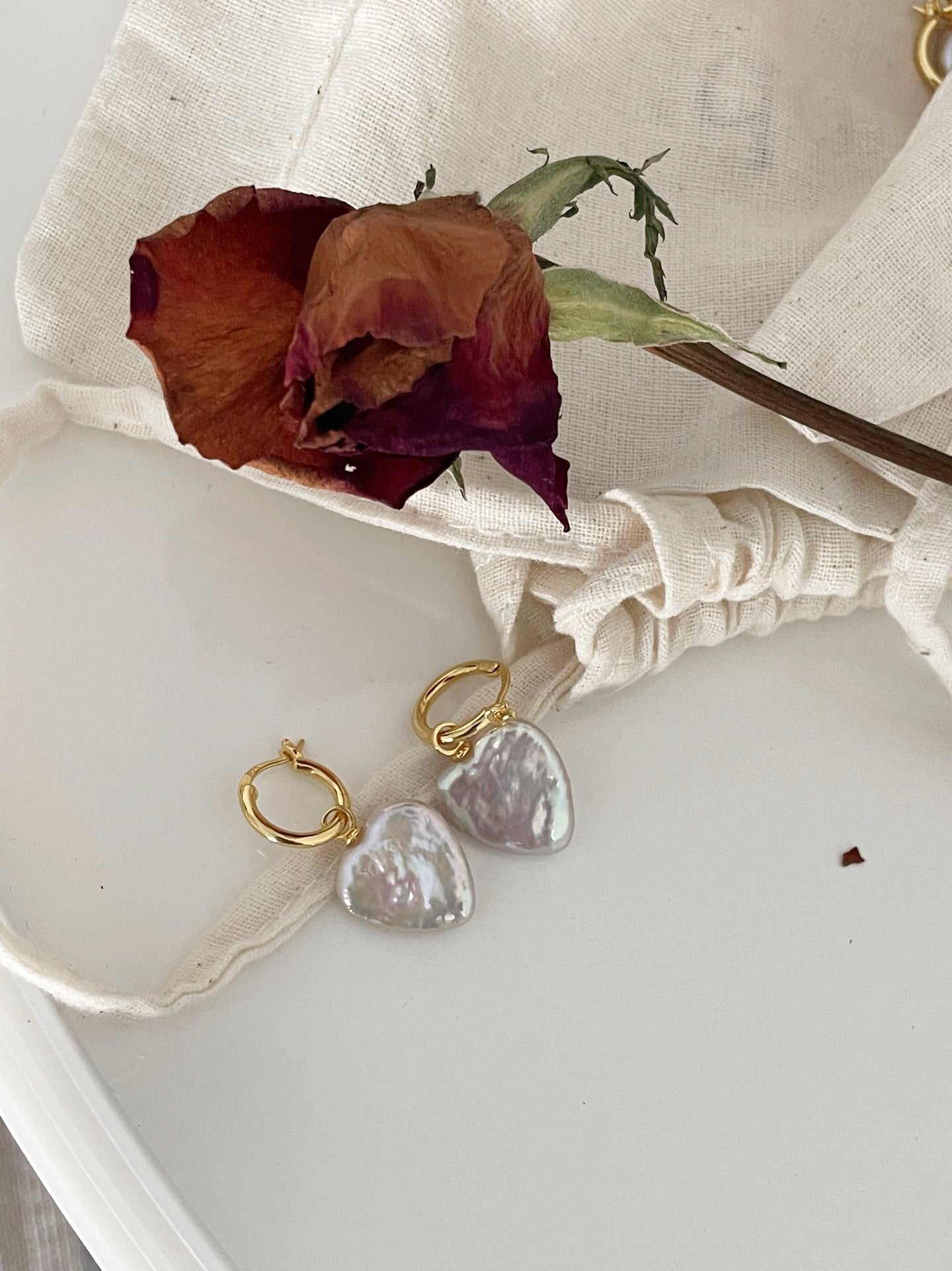 Orecchini con perle barocche cuore