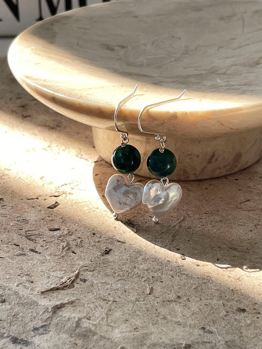 Orecchini con perle barocche cuore e agata verde