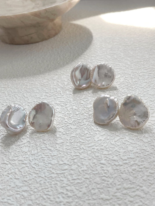 Orecchini con perle barocche di petali