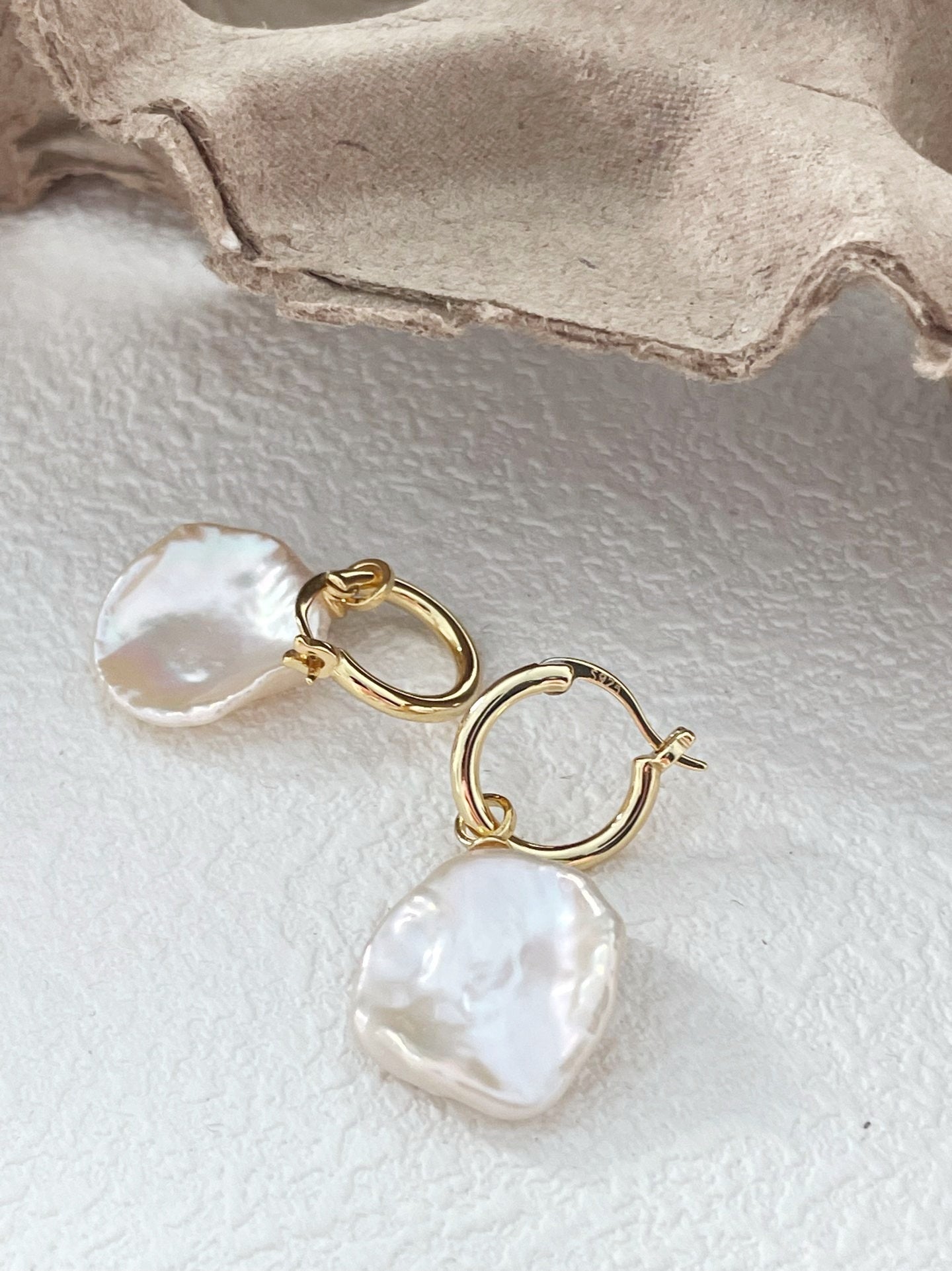 Orecchini in oro e perle barocche fiori