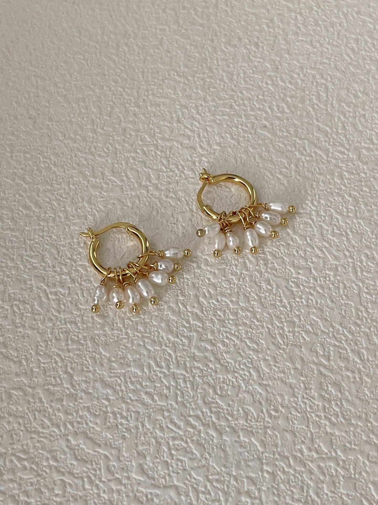 Orecchini in oro con microperle
