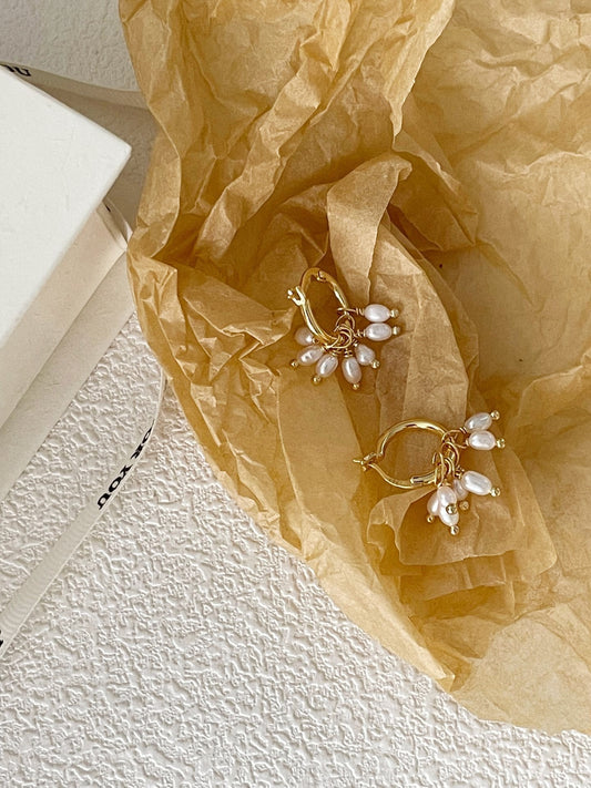 Orecchini in oro con microperle