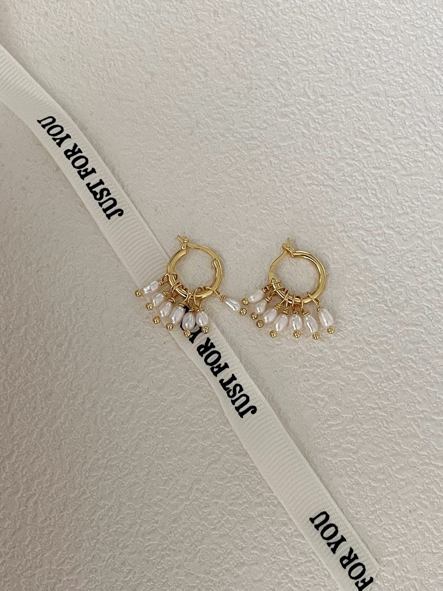 Orecchini in oro con microperle