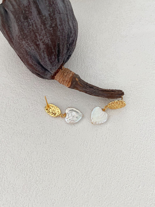 Orecchini in oro placcato e perle barocche
