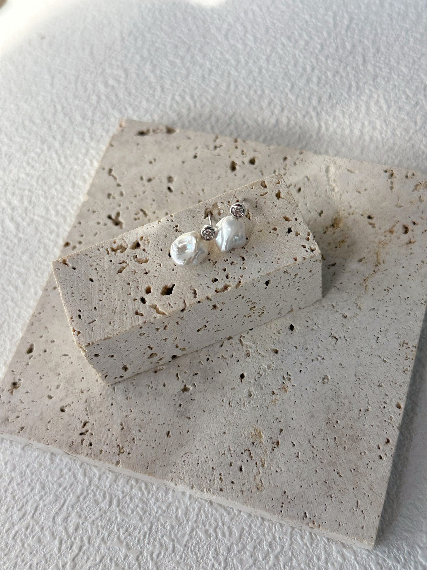Orecchini con perle di mare Keshi e diamanti