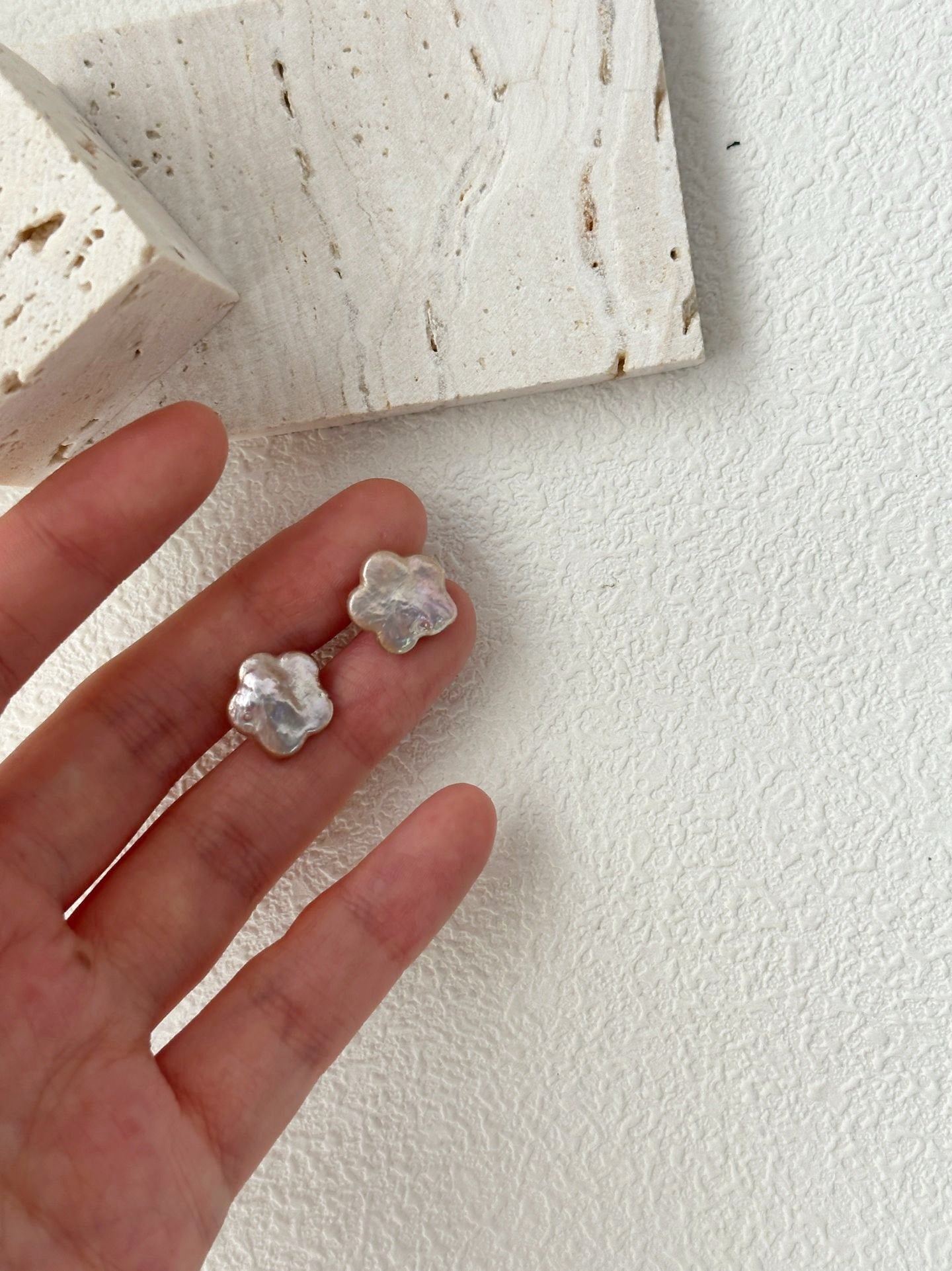 Orecchini di perle barocche fiore