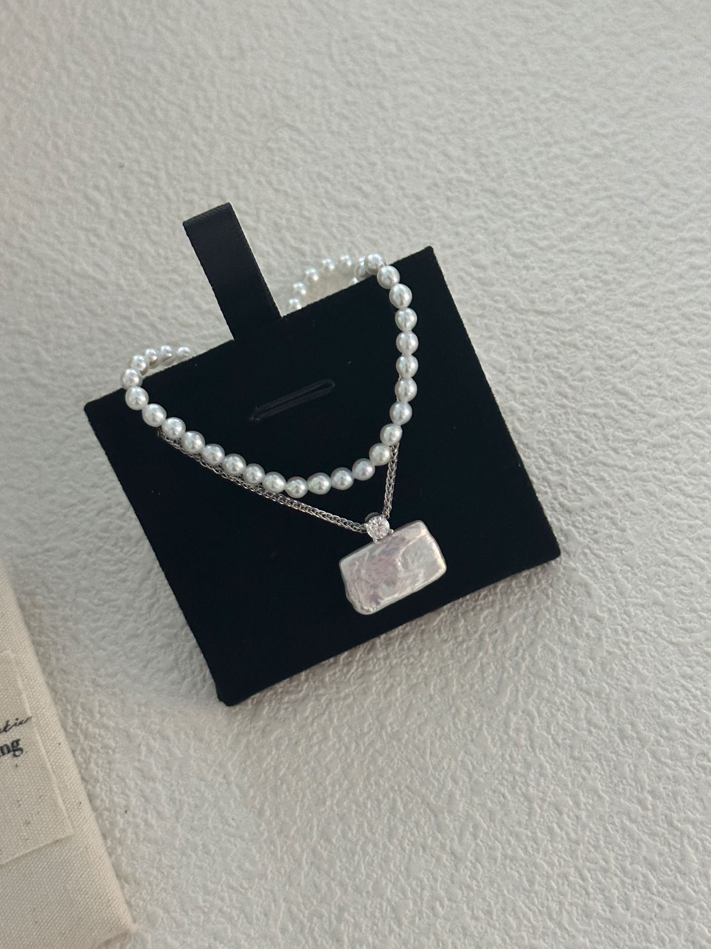 Collana in argento con ciondolo quadrato