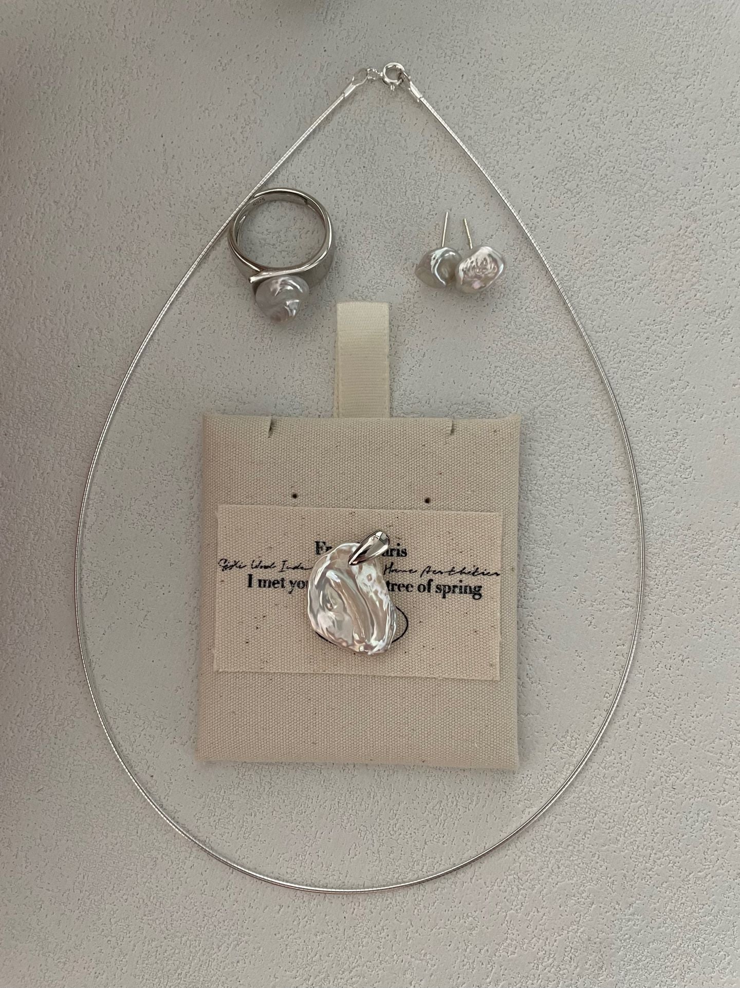 Girocollo d'argento con perla petala