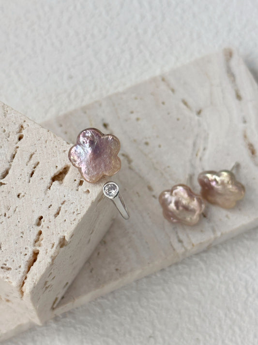 Anello di perle barocche fiore