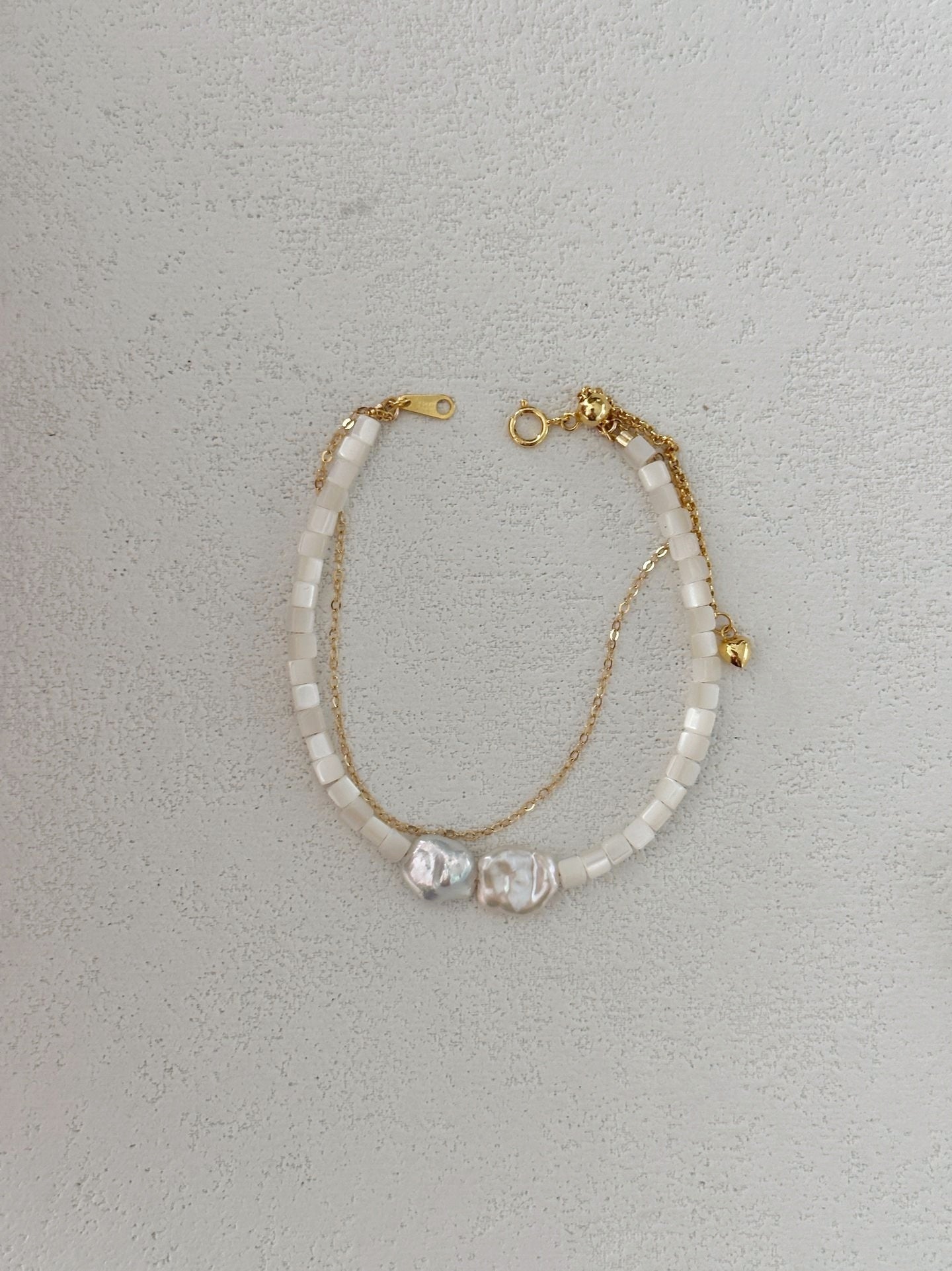 Bracciale a doppio giro con conchiglie e perle