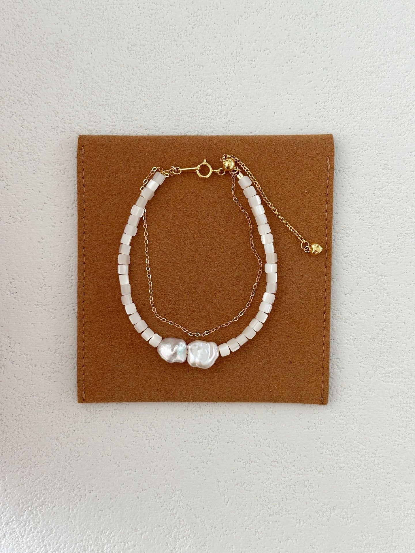Bracciale a doppio giro con conchiglie e perle