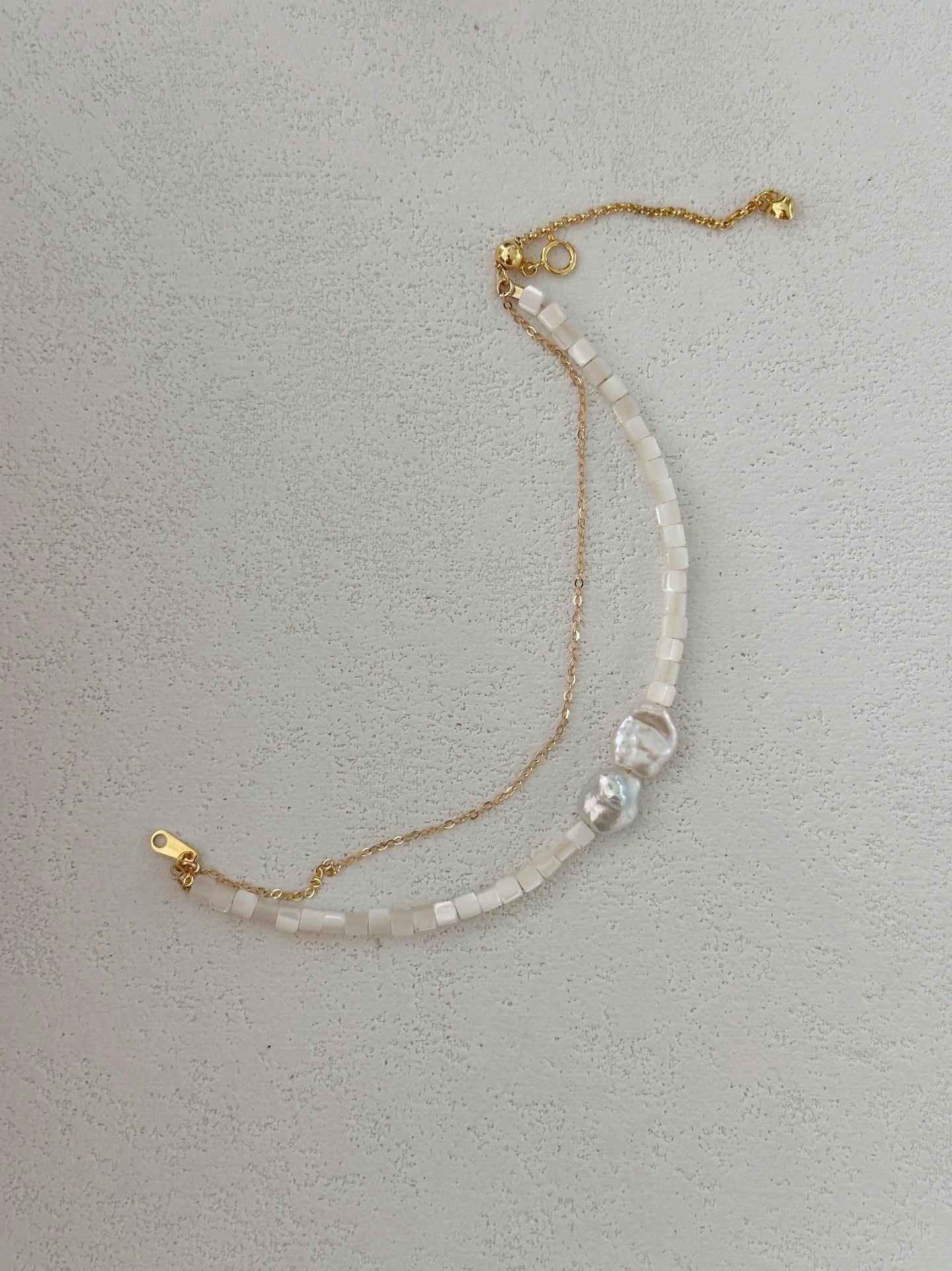 Bracciale a doppio giro con conchiglie e perle