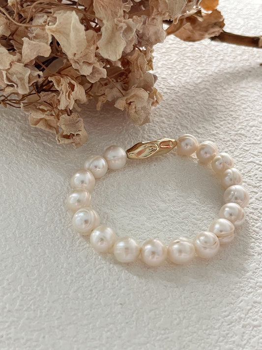 Bracciale con perle barocche bianche