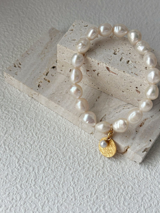 Bracciale con perle barocche bianche
