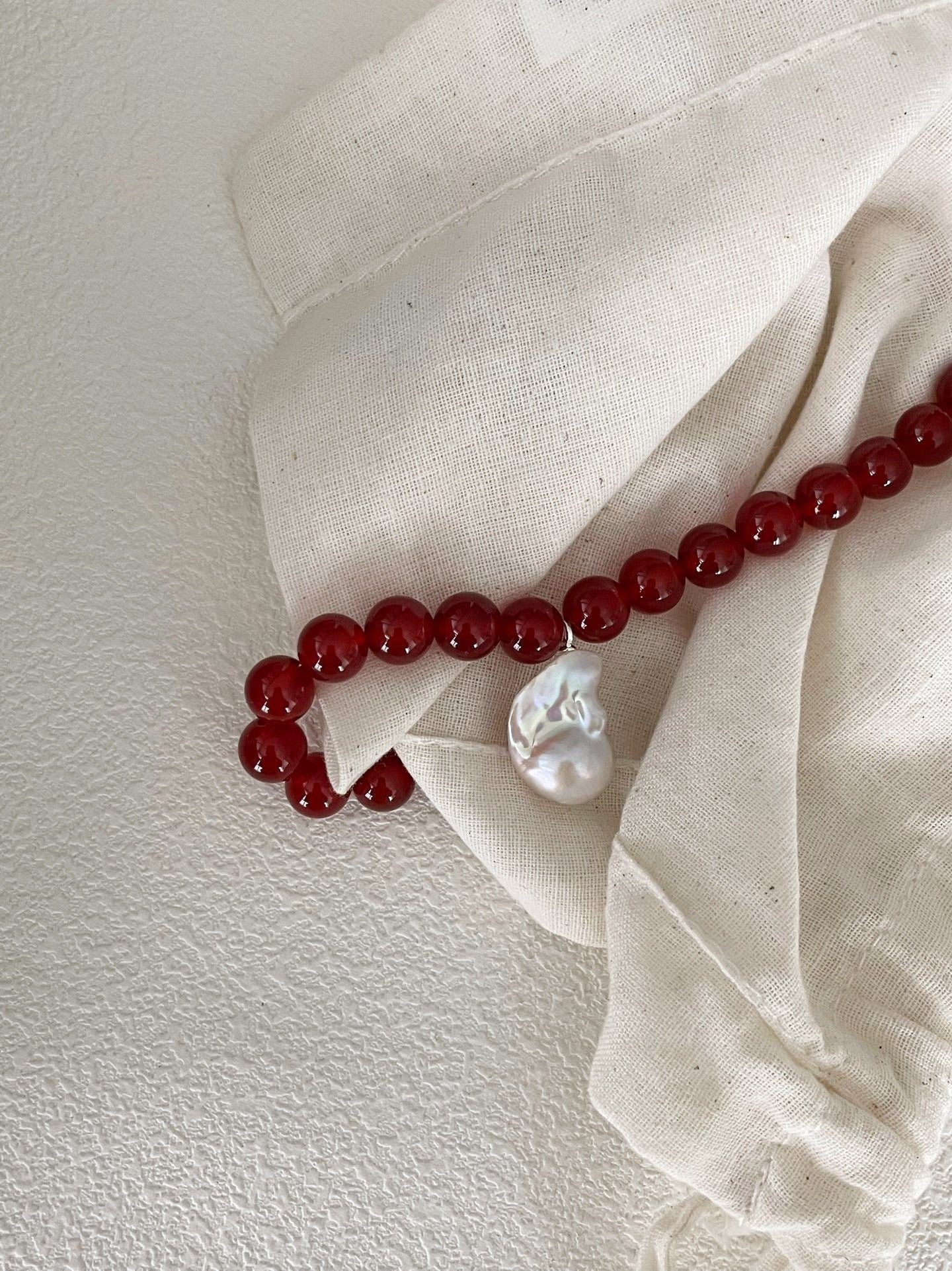 Collana di barocco in onice rosso